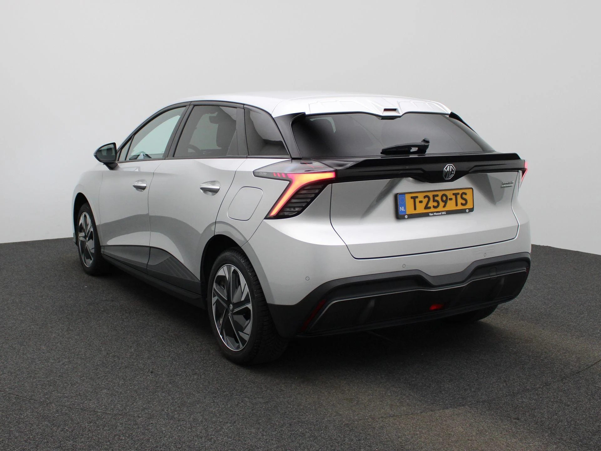 MG-MG4 EV-image-1