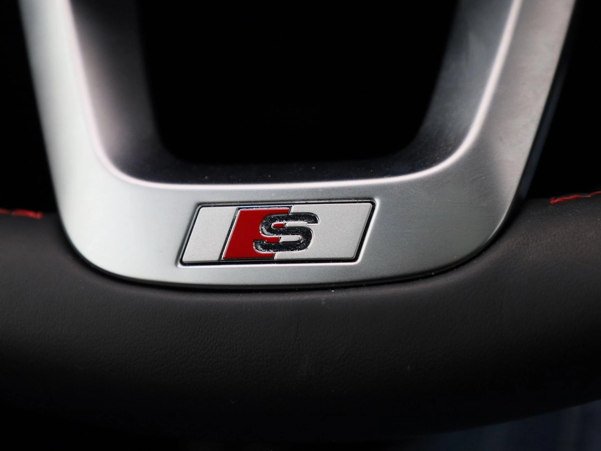 Audi Q5 50 TFSI e S edition Competition 299 PK
