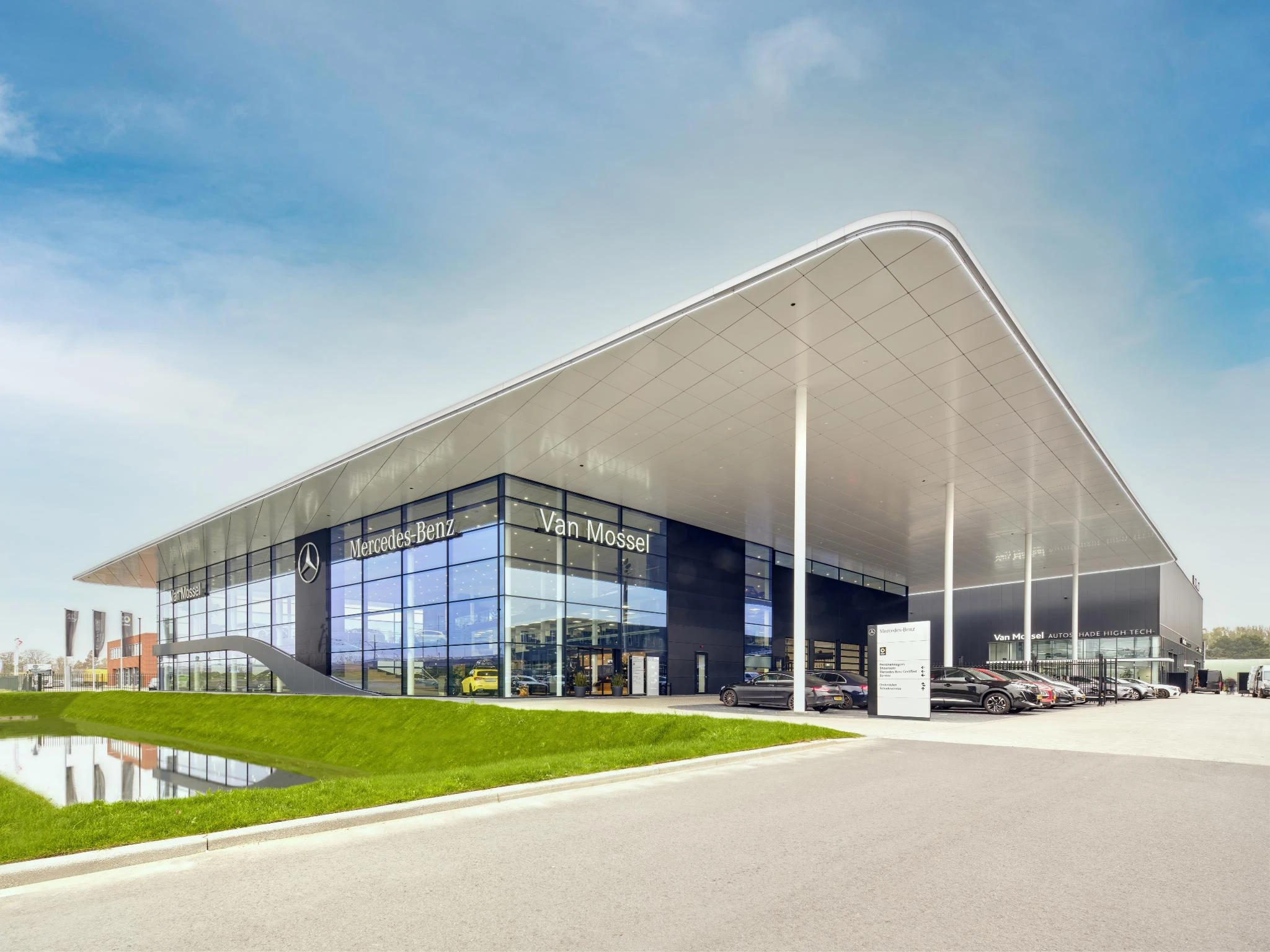 Mercedes-Benz-EQE-image-34
