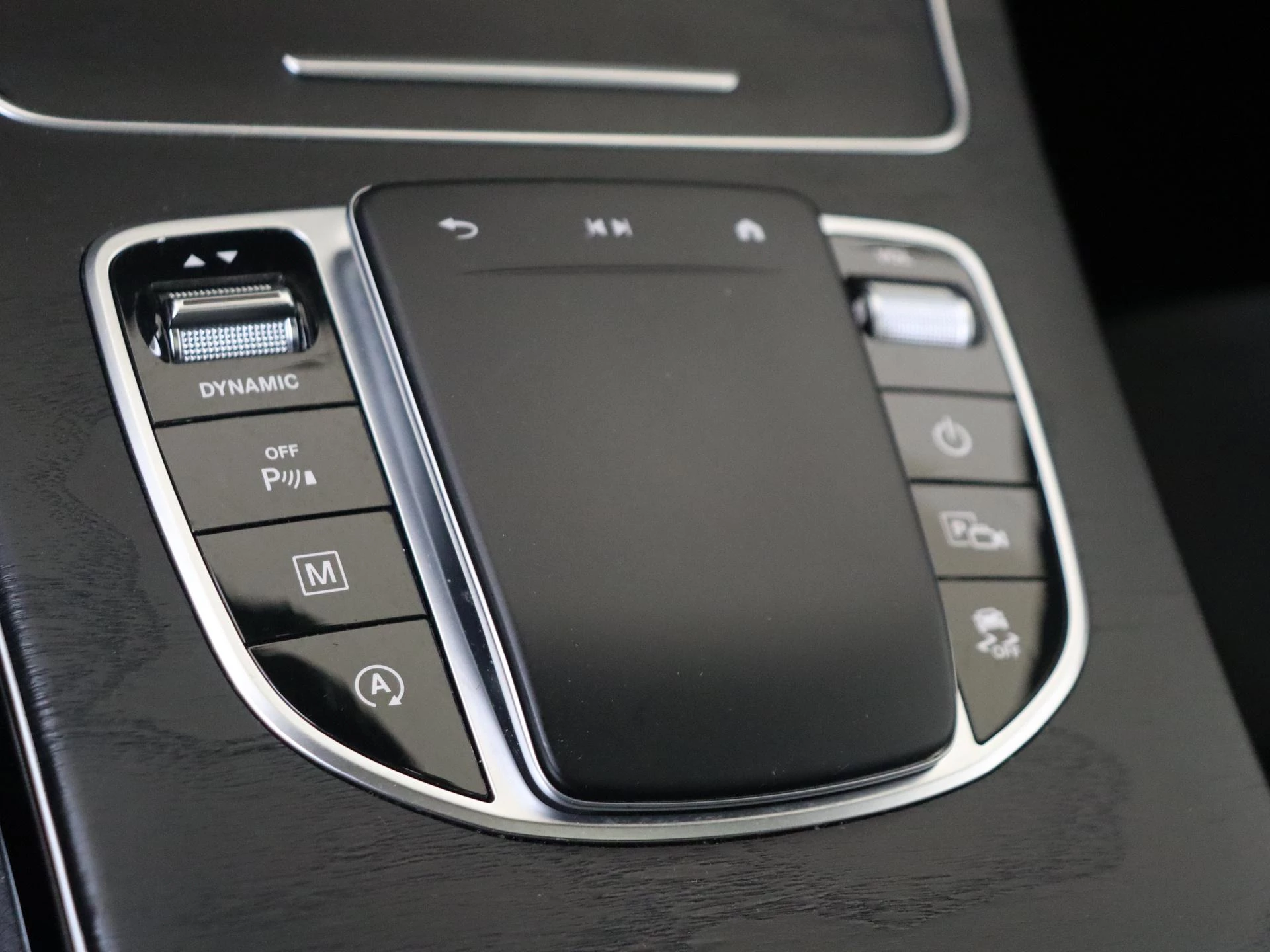 Mercedes-Benz-GLC-image-22
