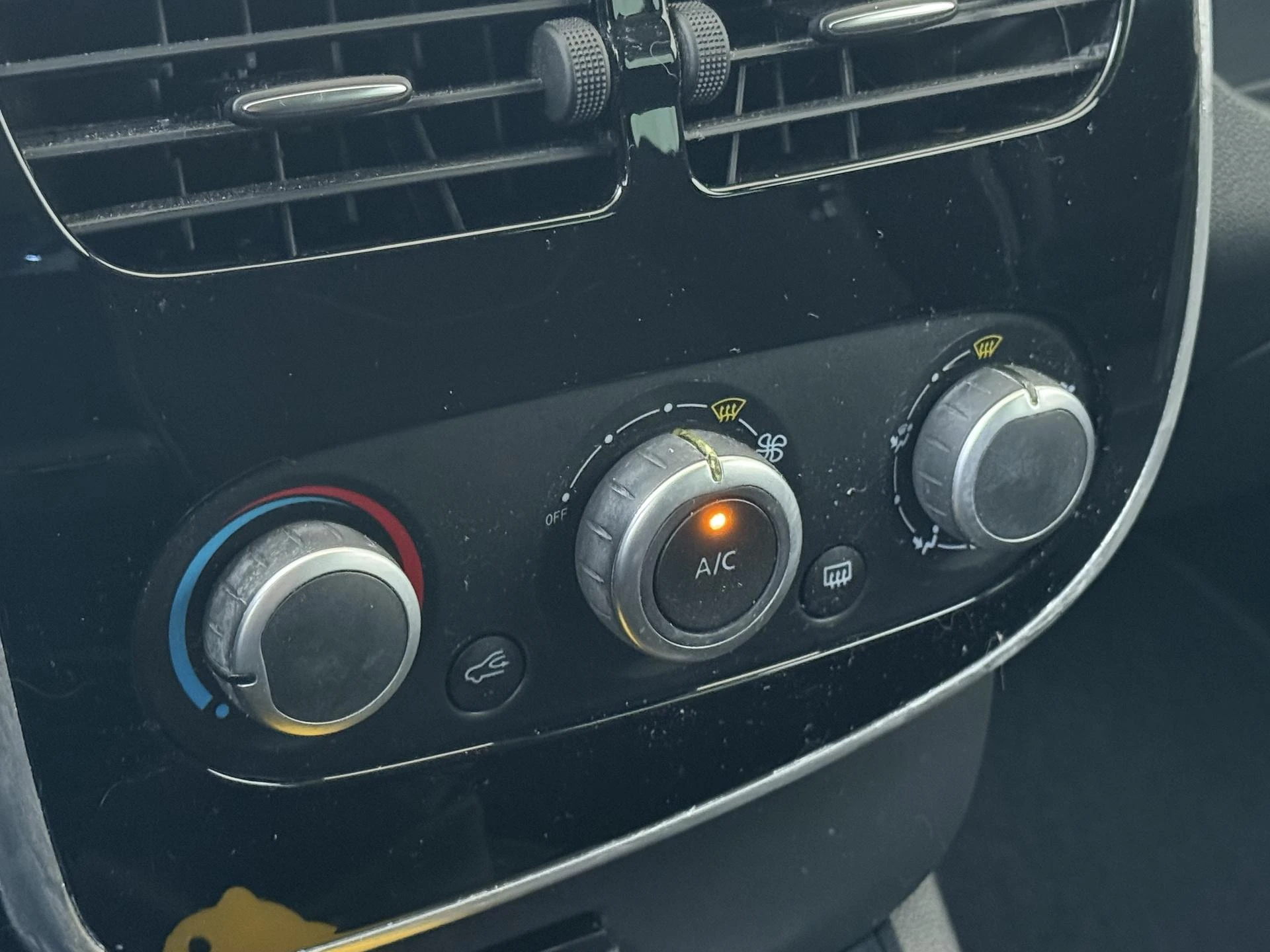 Renault-Clio-image-18