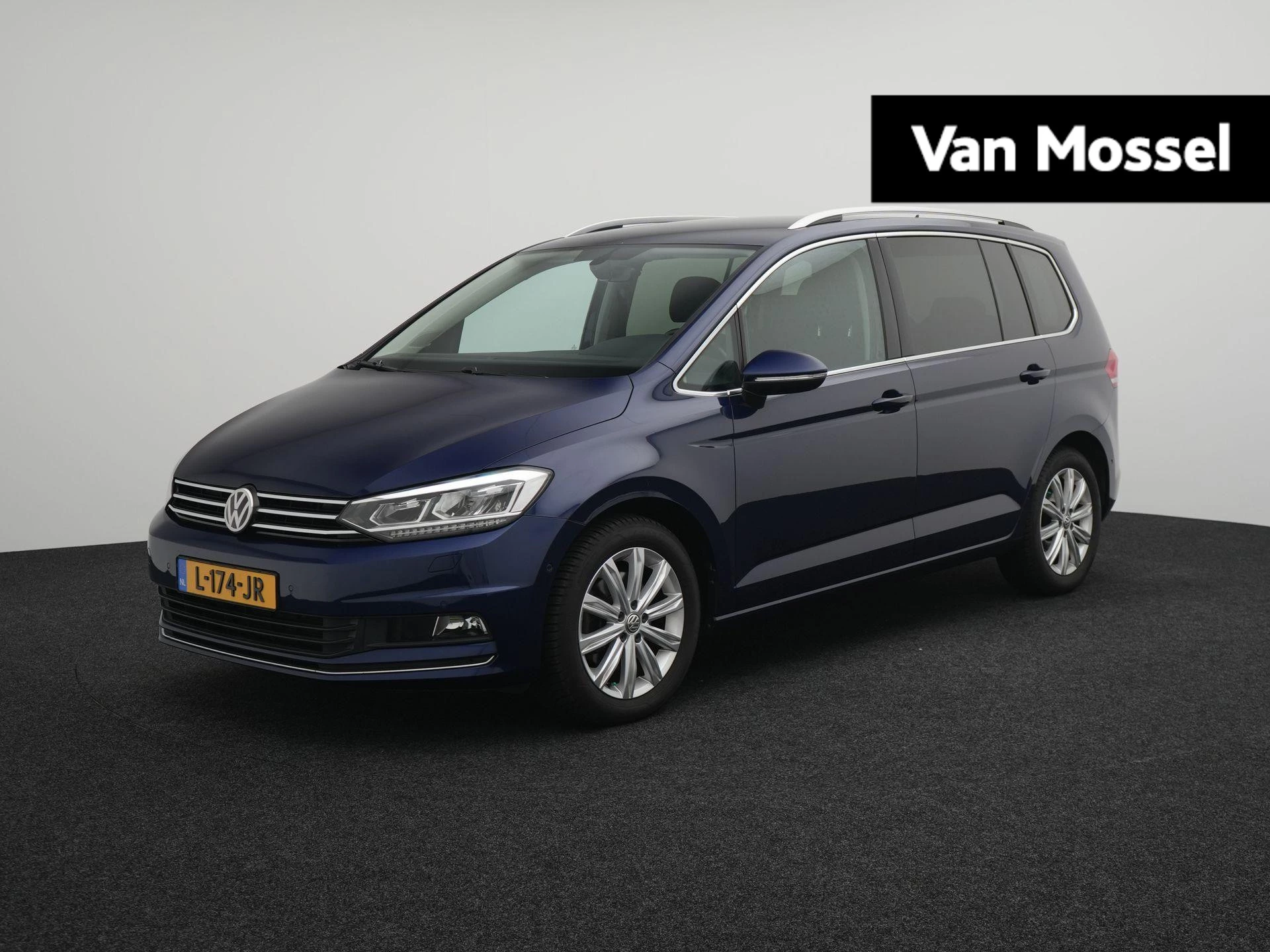 Volkswagen-Touran-image-0