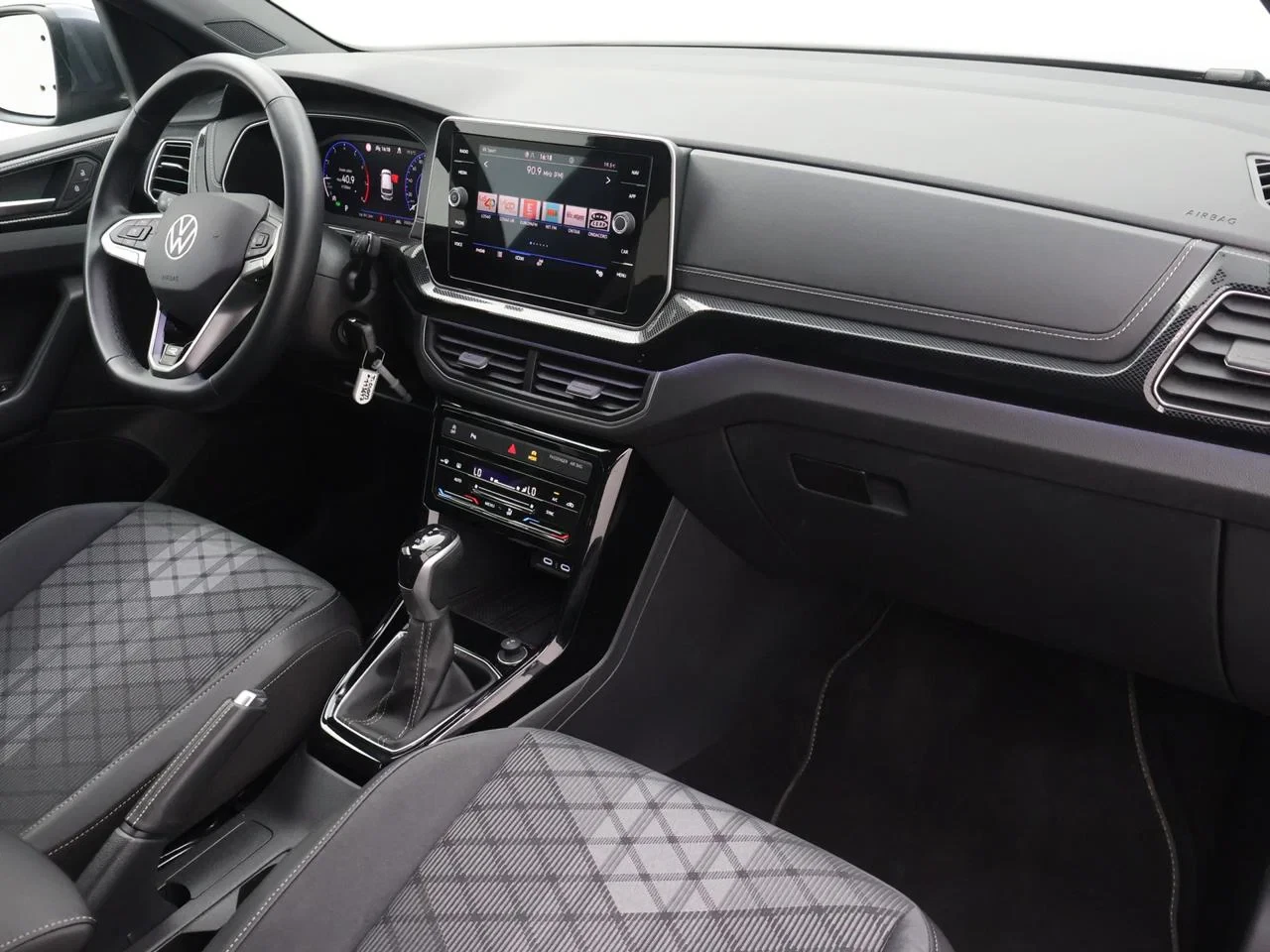 Volkswagen-T-Cross-image-26