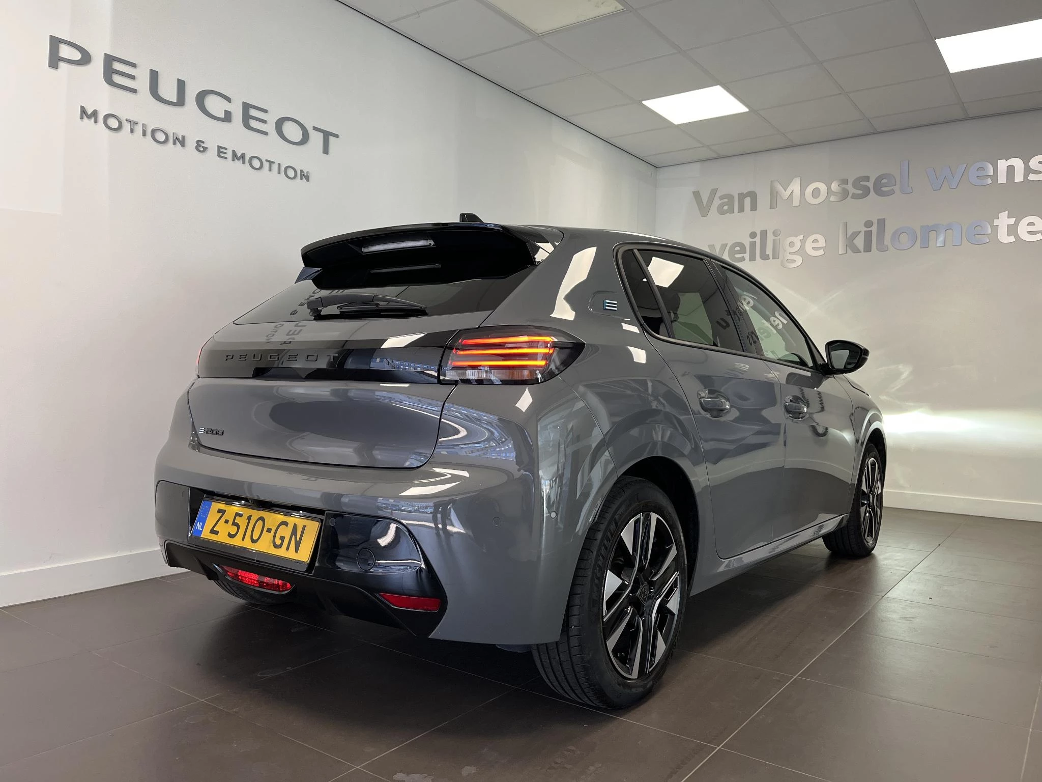 Peugeot-e-208-image-2