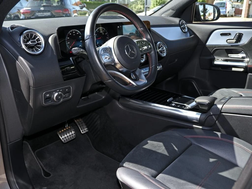 Mercedes-Benz-GLA 200-image-8