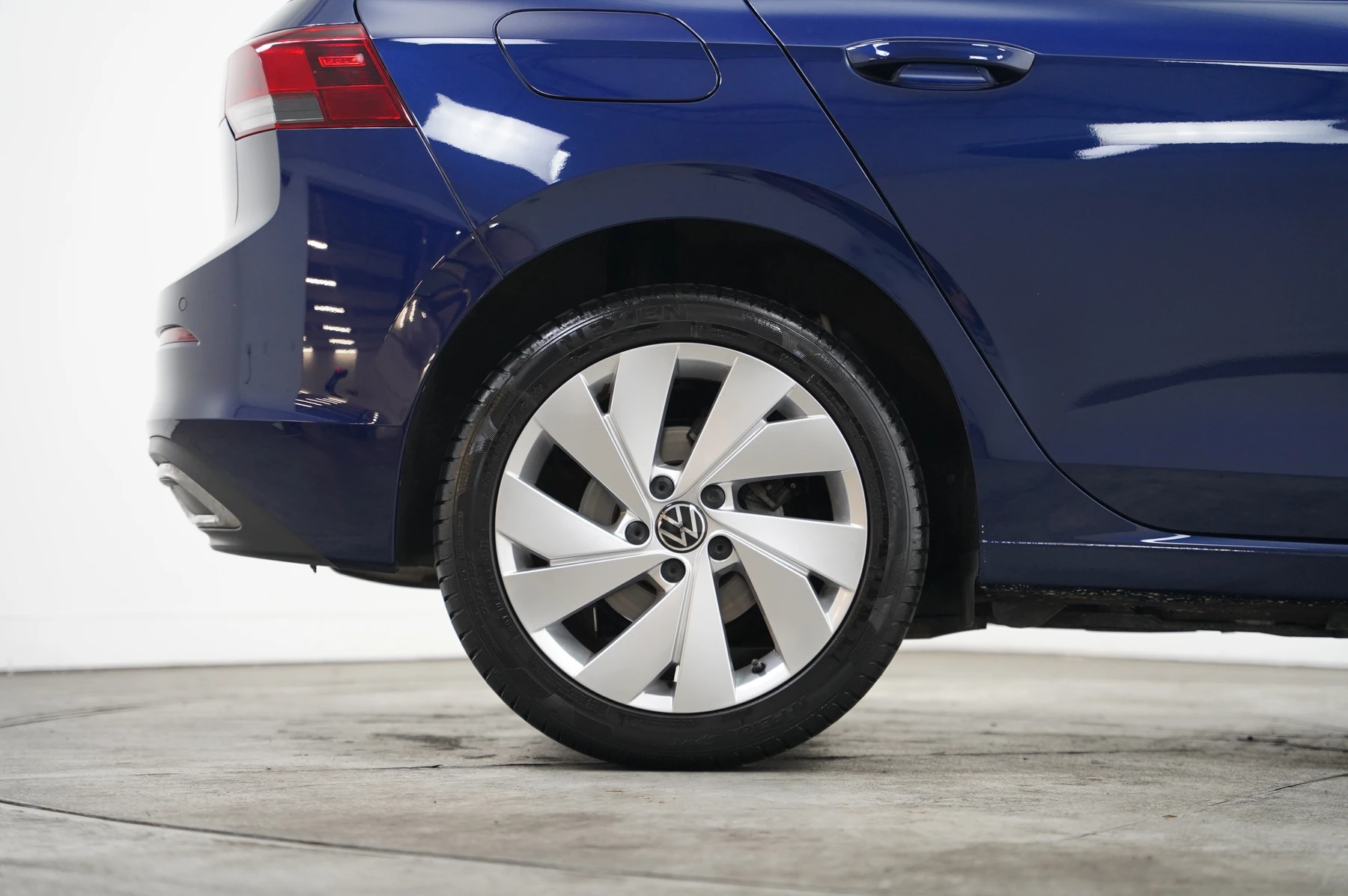 Volkswagen-Golf-image-30