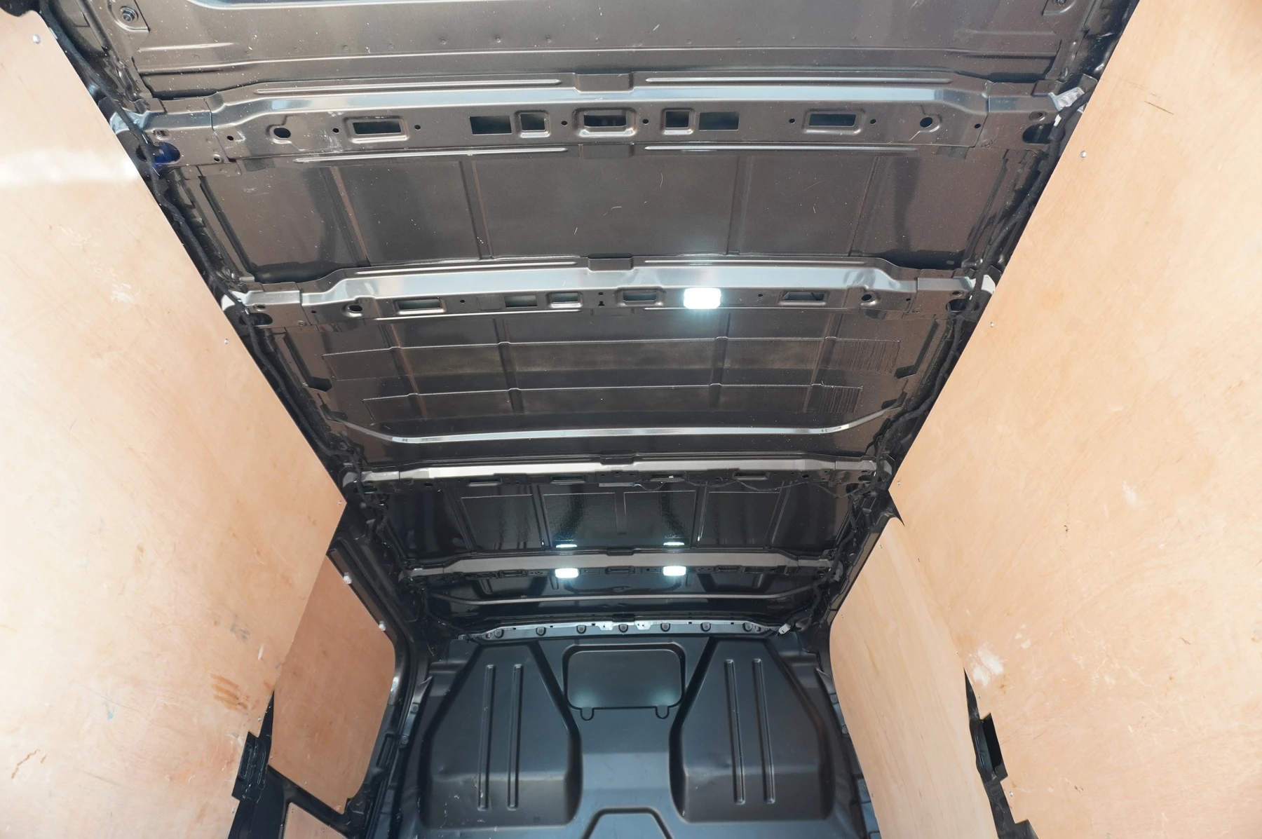 Volkswagen-Transporter-image-16