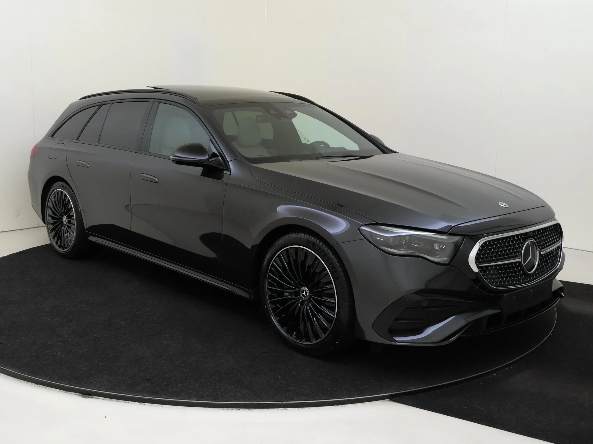 Mercedes-Benz-E-Klasse-image-1