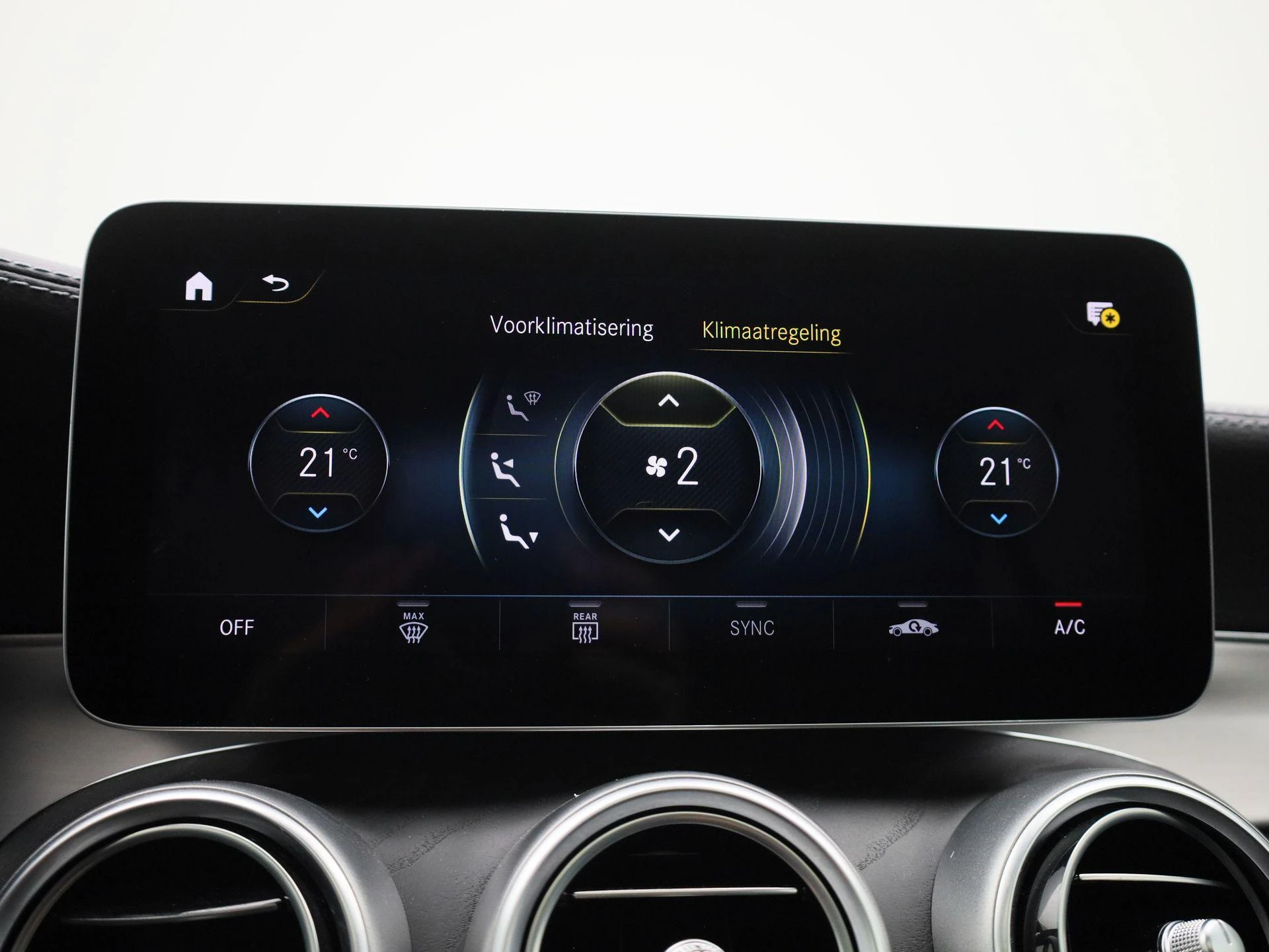 Mercedes-Benz-GLC-image-27