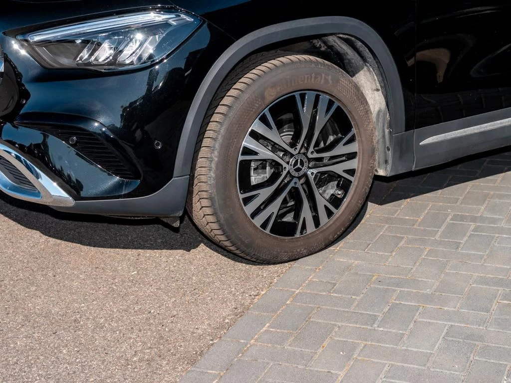Mercedes-Benz-GLA 200 d-image-6