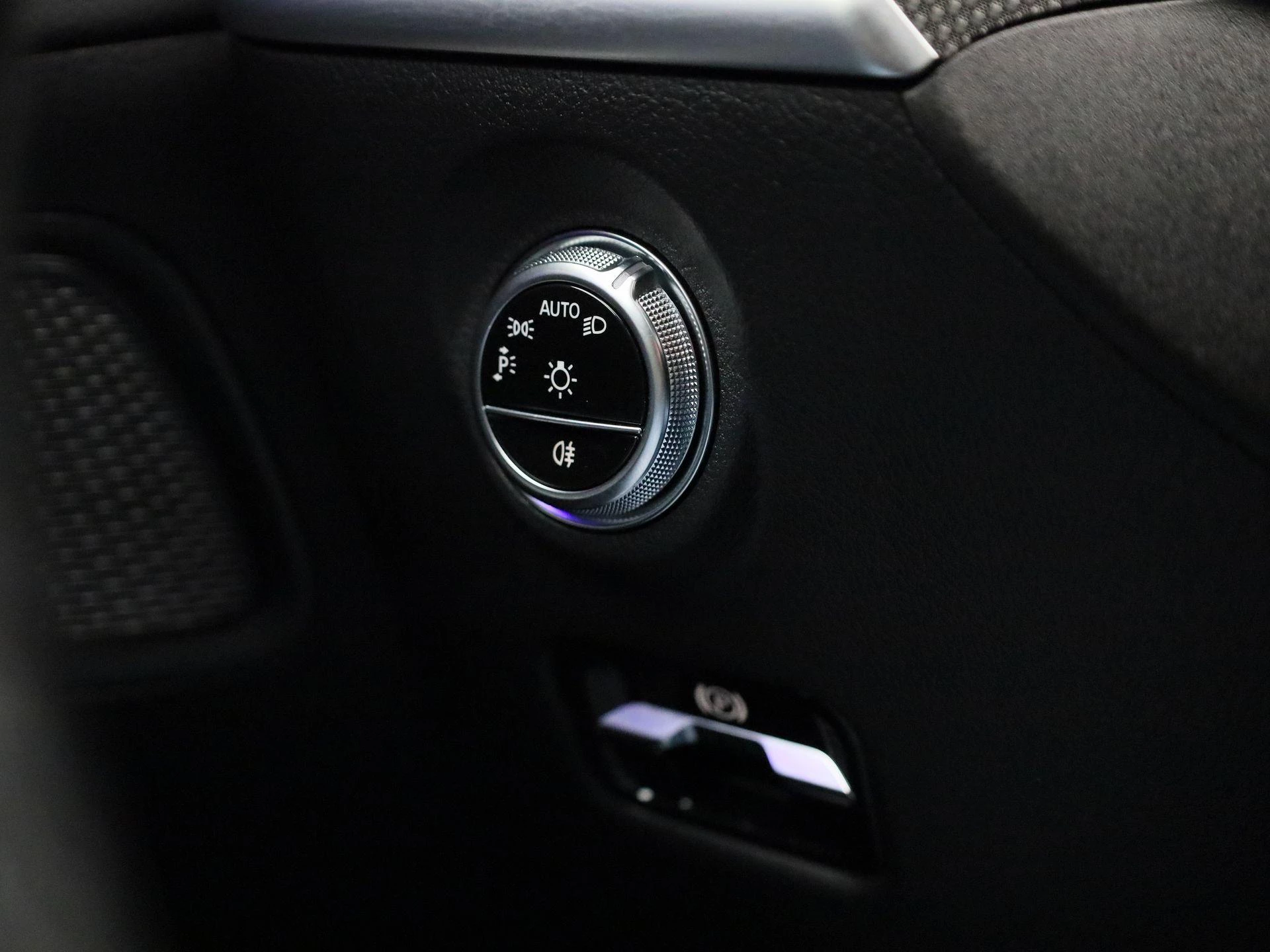 Mercedes-Benz-C-Klasse-image-33