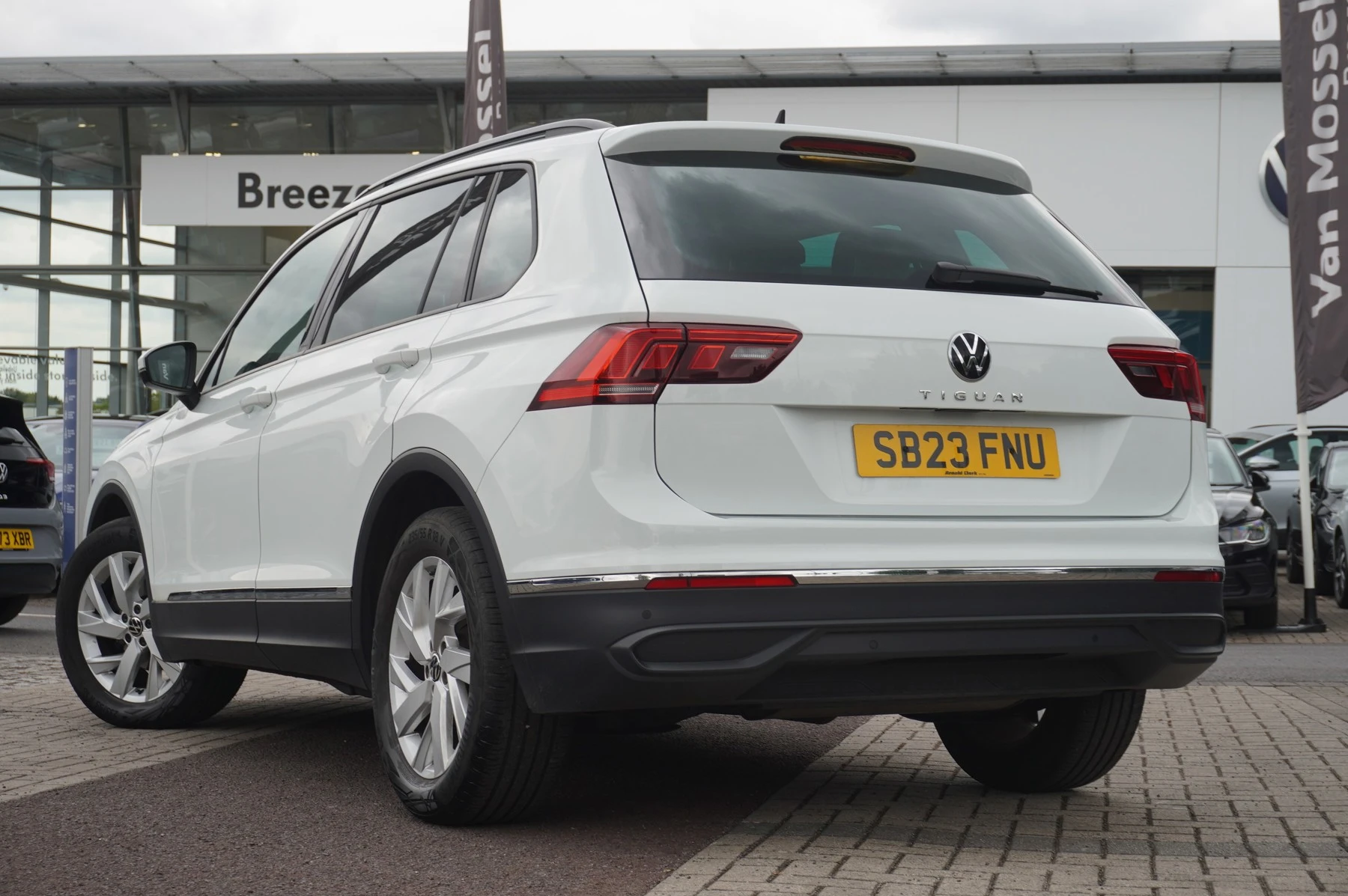 Volkswagen-Tiguan-image-2