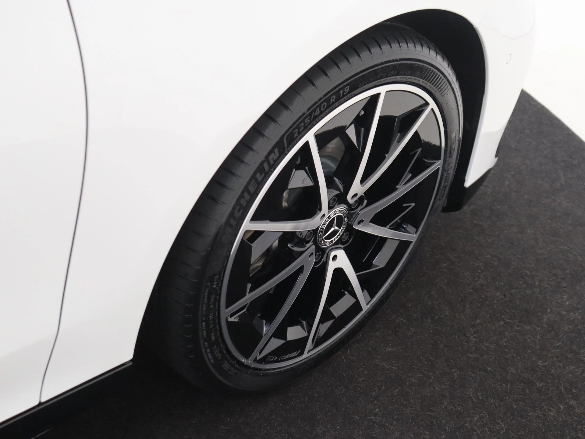 Mercedes-Benz-CLA-image-4