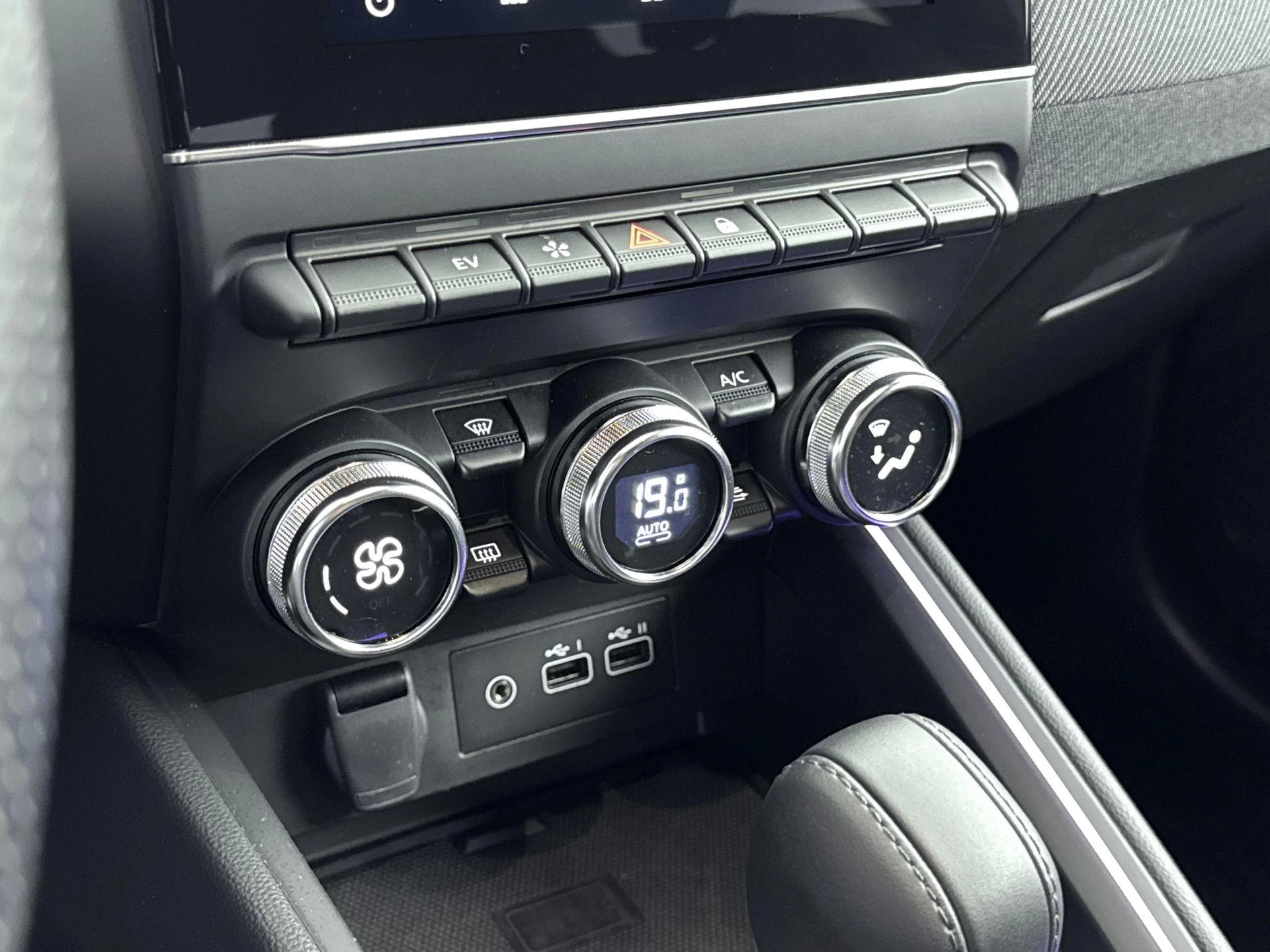 Renault-Clio-image-22