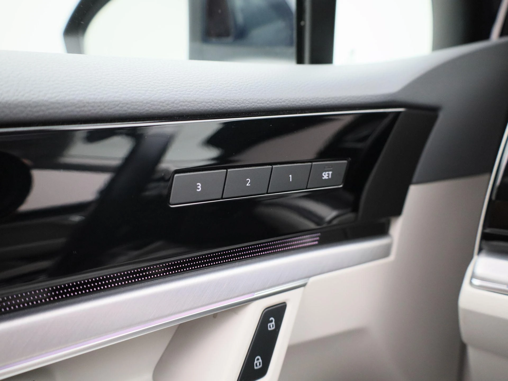 Volkswagen-Touareg-image-24