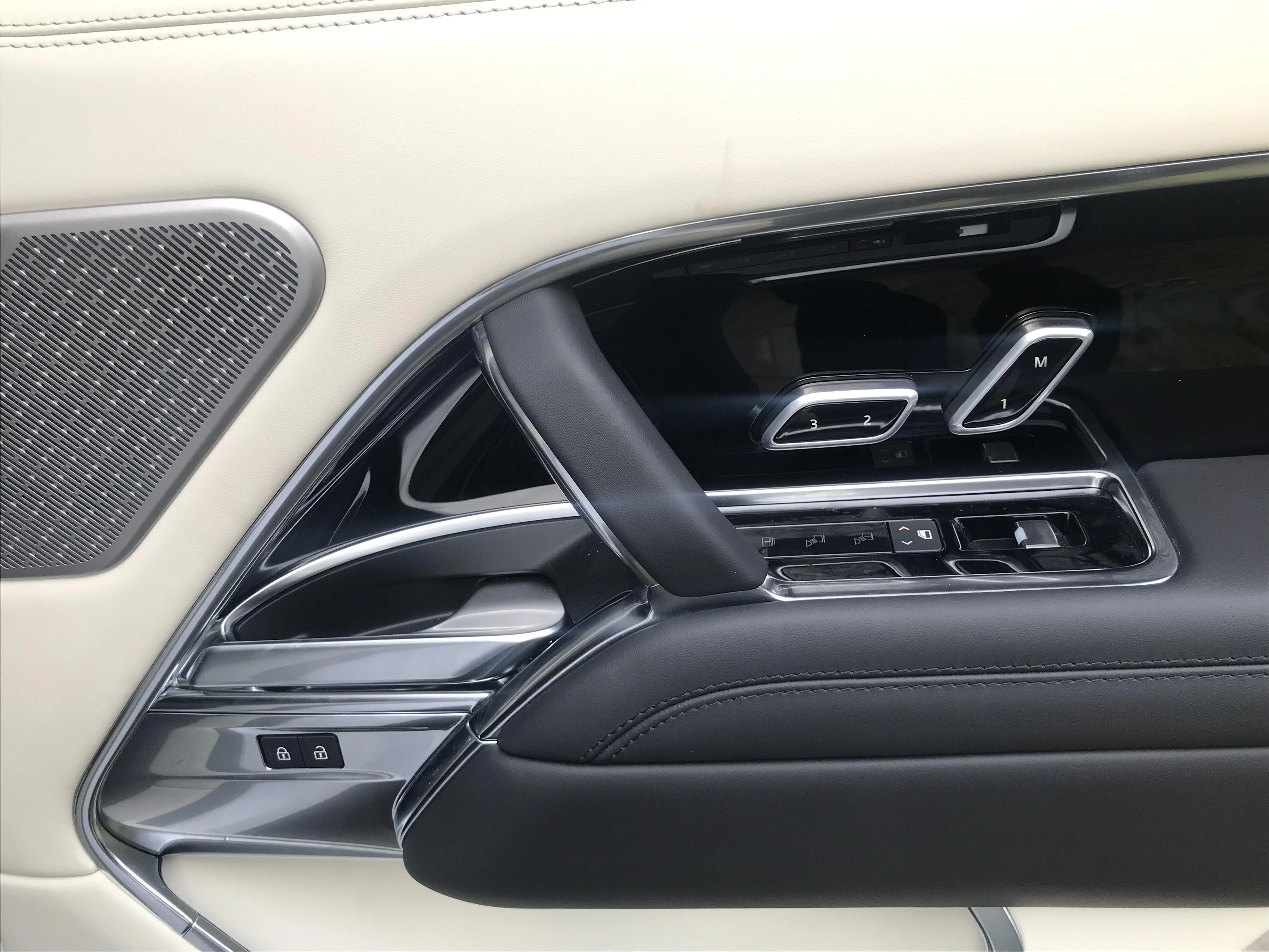 Land Rover-Range Rover-image-36