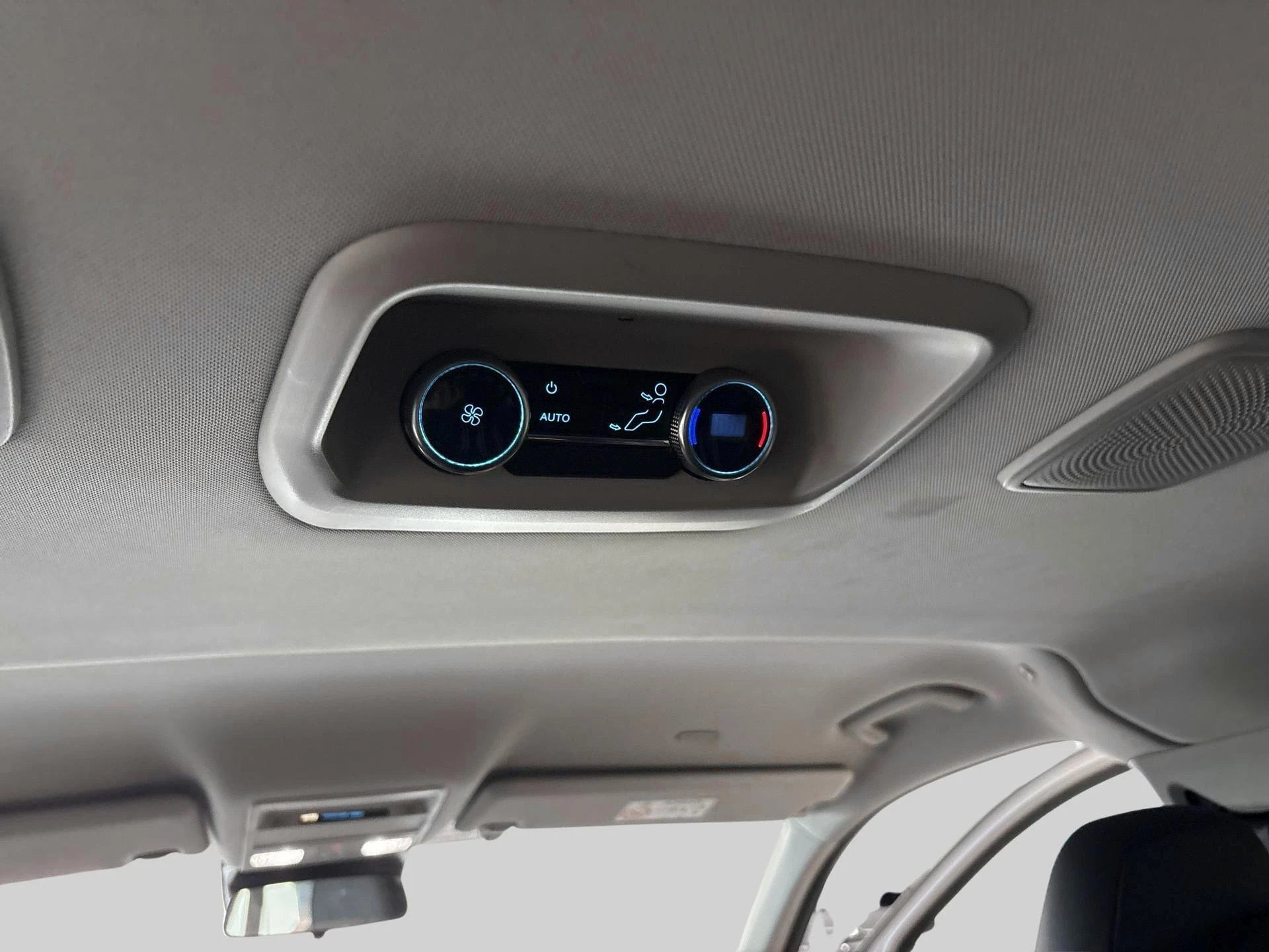 Ford-Tourneo Custom-image-16