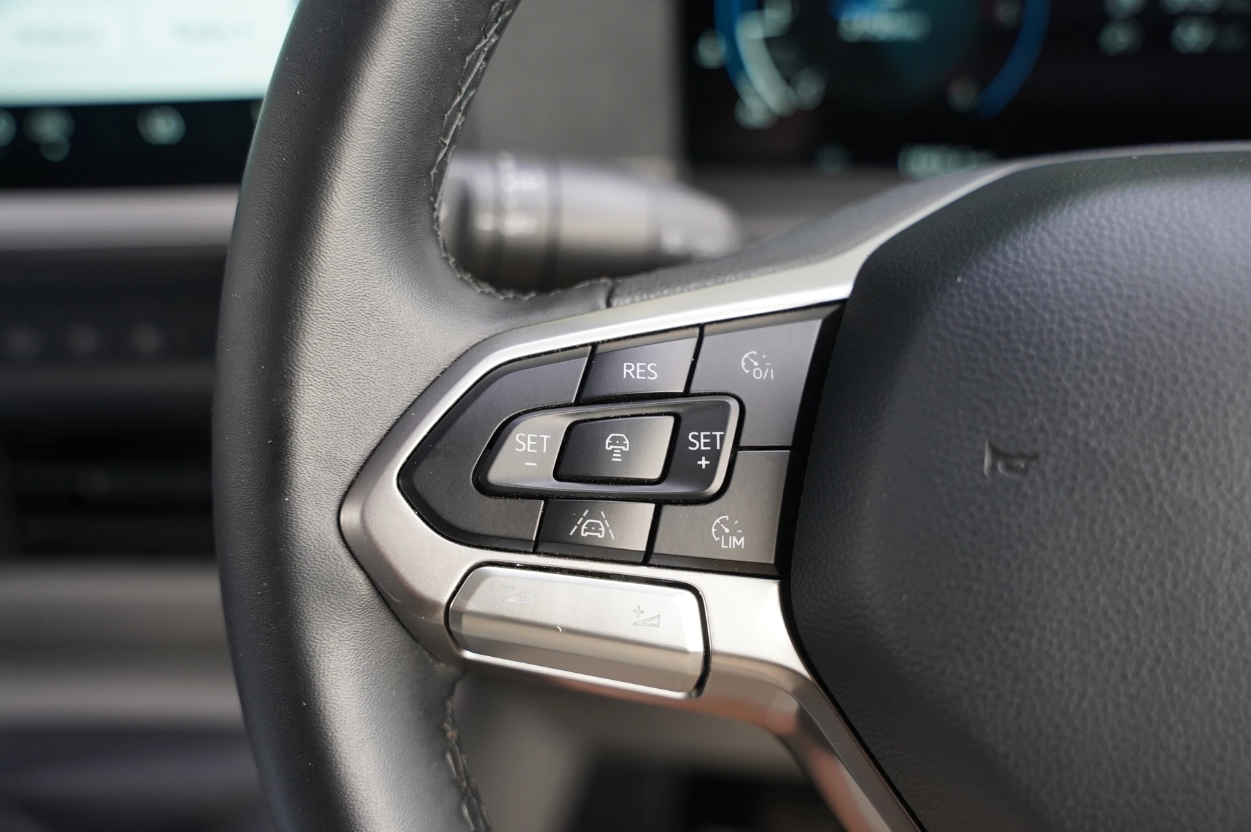 Volkswagen-Transporter-image-15