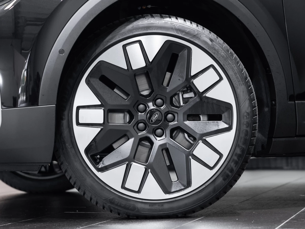 Ford Explorer Premium Extended Range | Pano | 360Grad | Leder | ACC