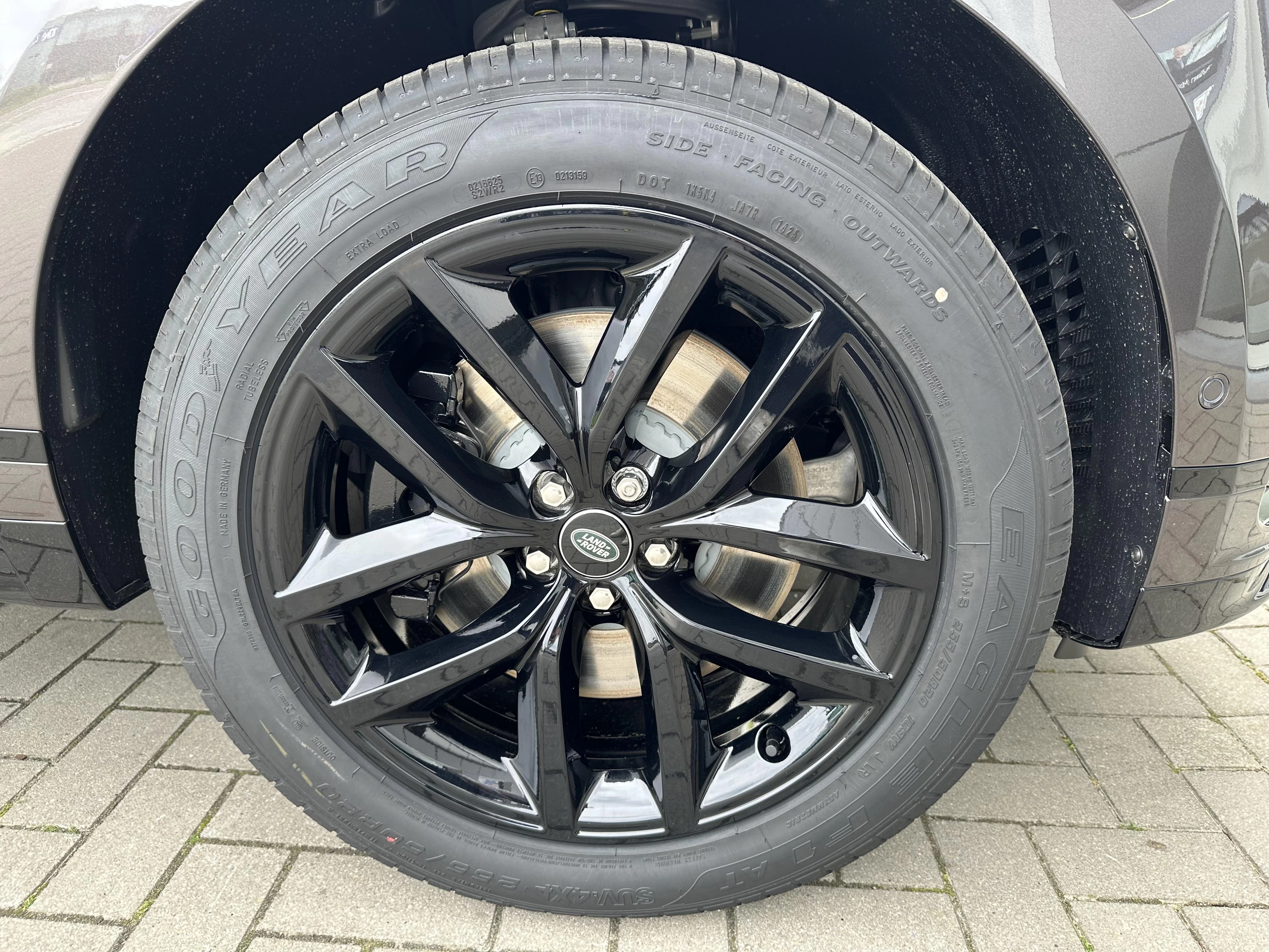 Land Rover-Range Rover Velar-image-29