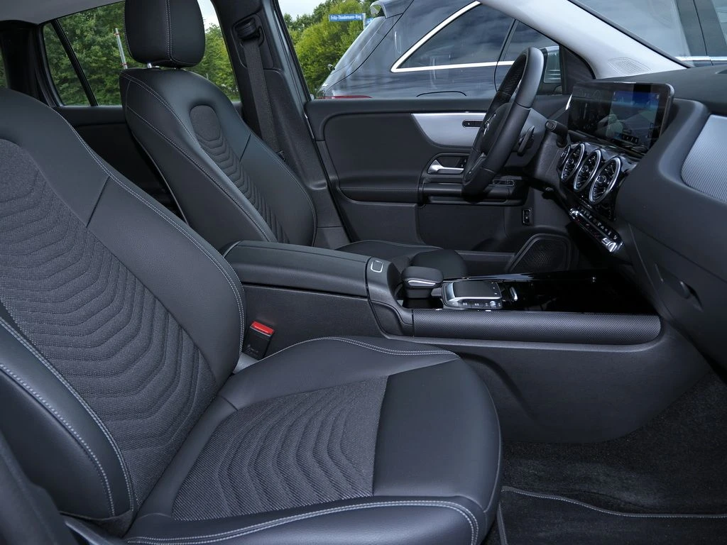 Mercedes-Benz-GLA 250 e-image-11