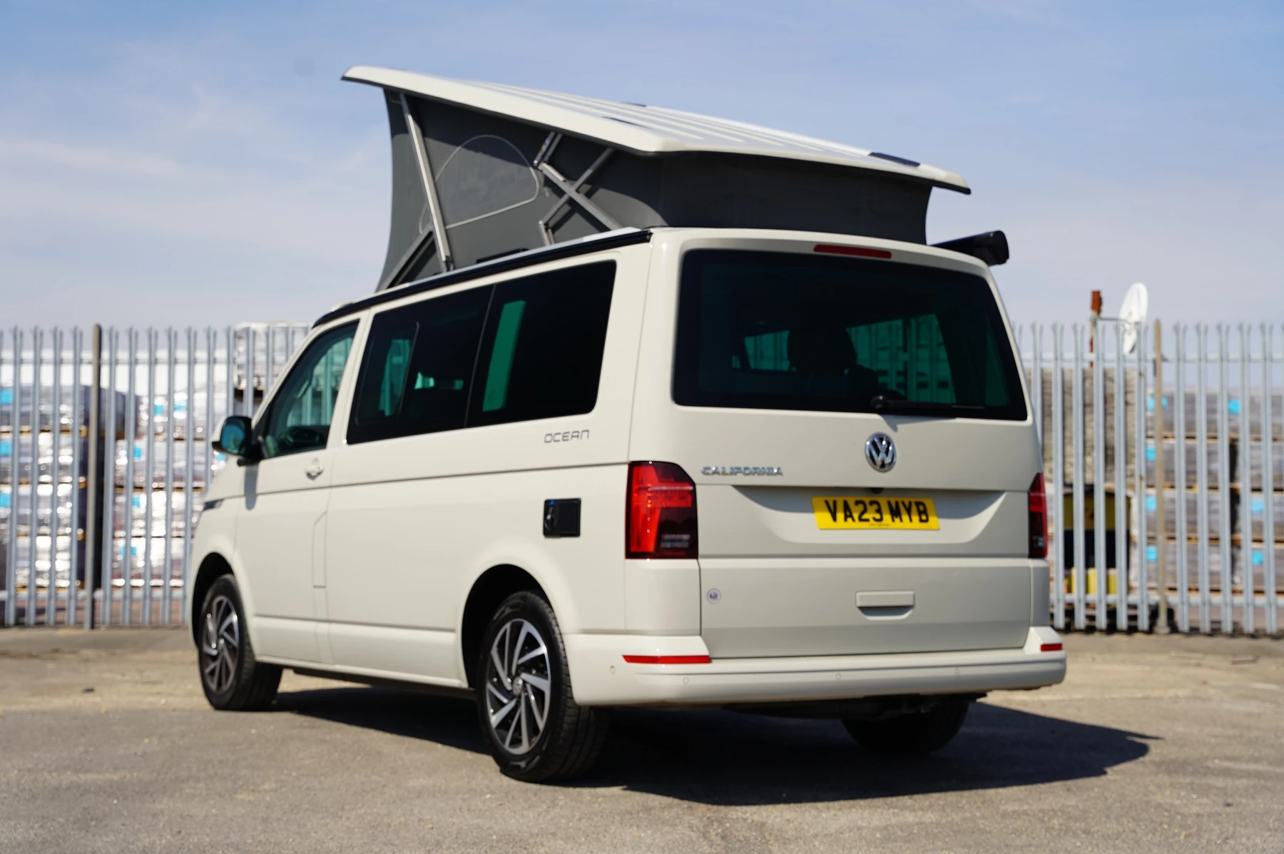 Volkswagen-California-image-2