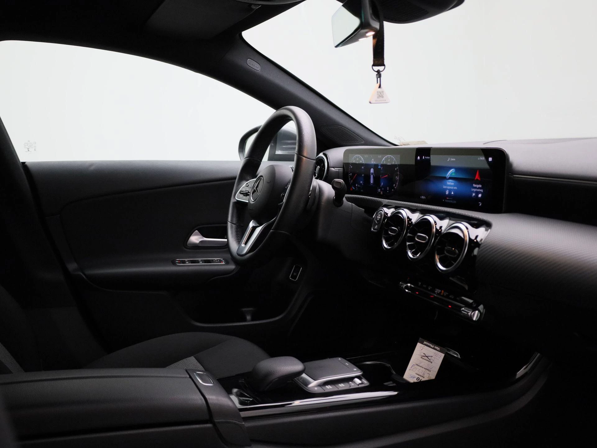 Mercedes-Benz-CLA-image-30