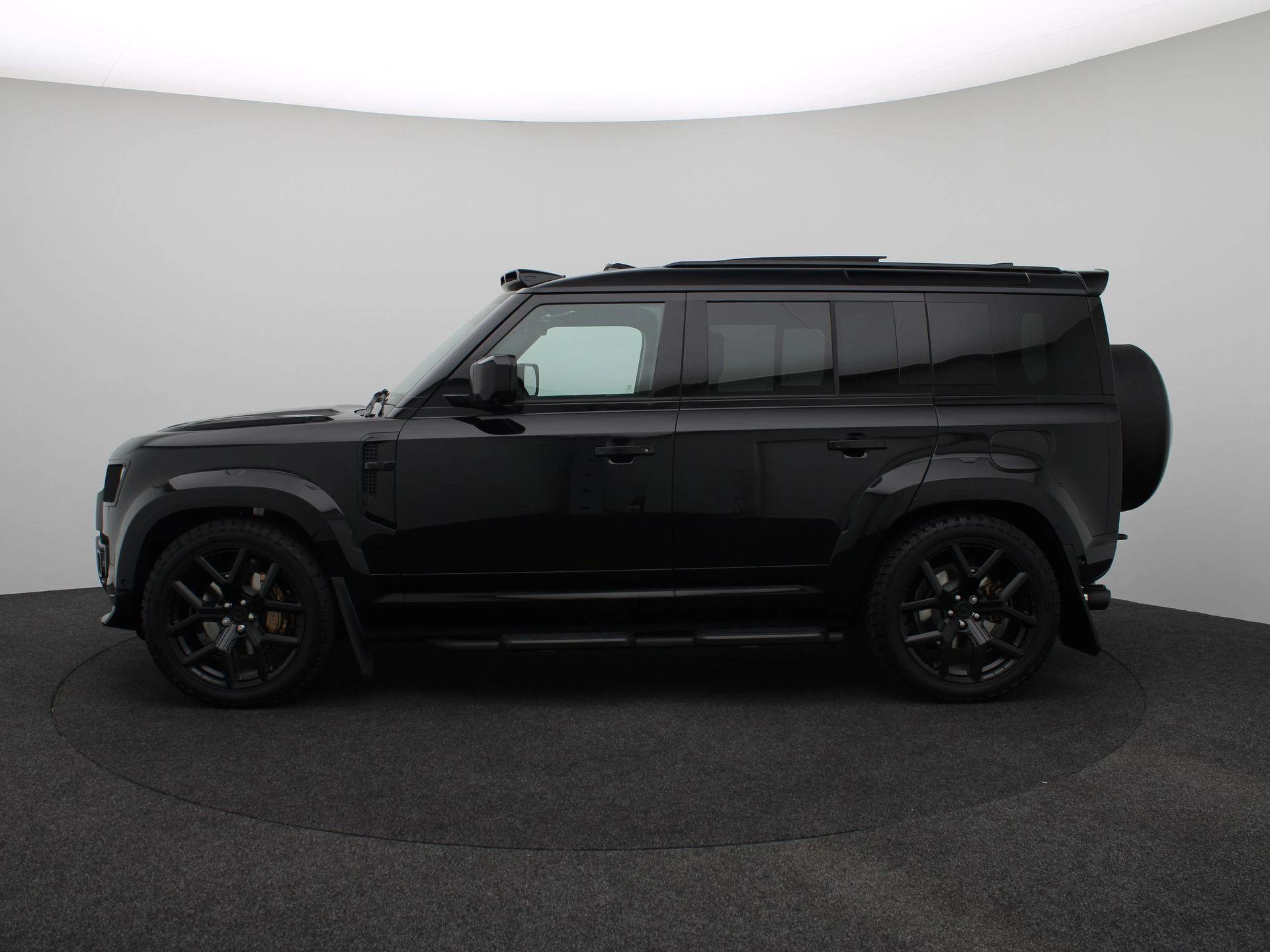 Land Rover-Defender-image-3