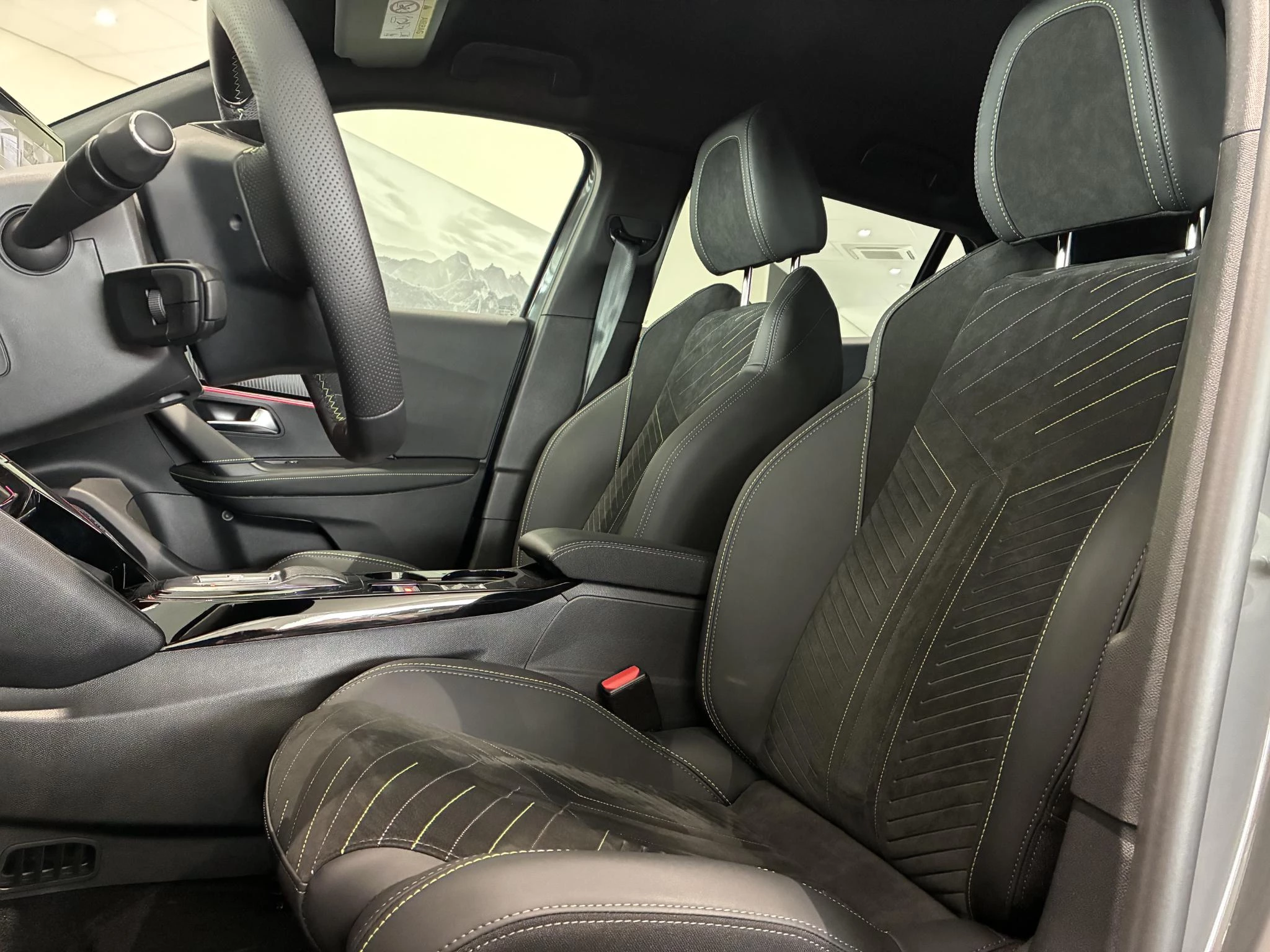 Peugeot e-2008 EV GT 54 kWh