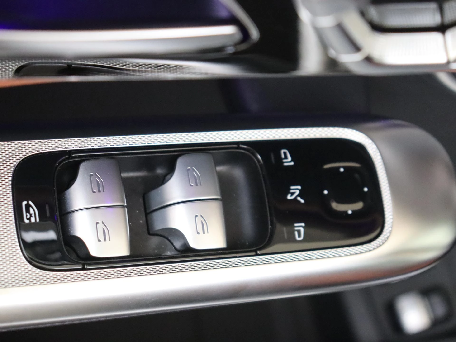 Mercedes-Benz-GLC-image-25