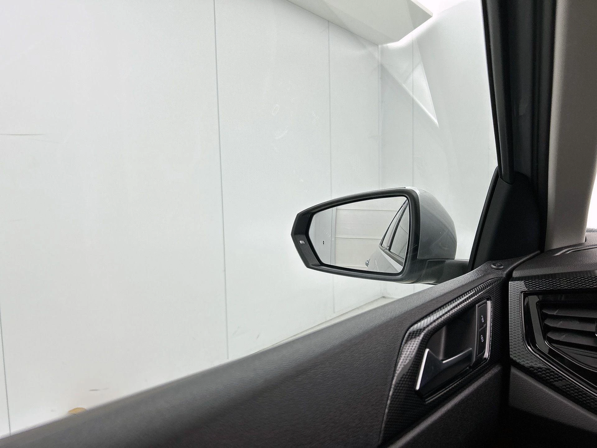 Volkswagen-Polo-image-19