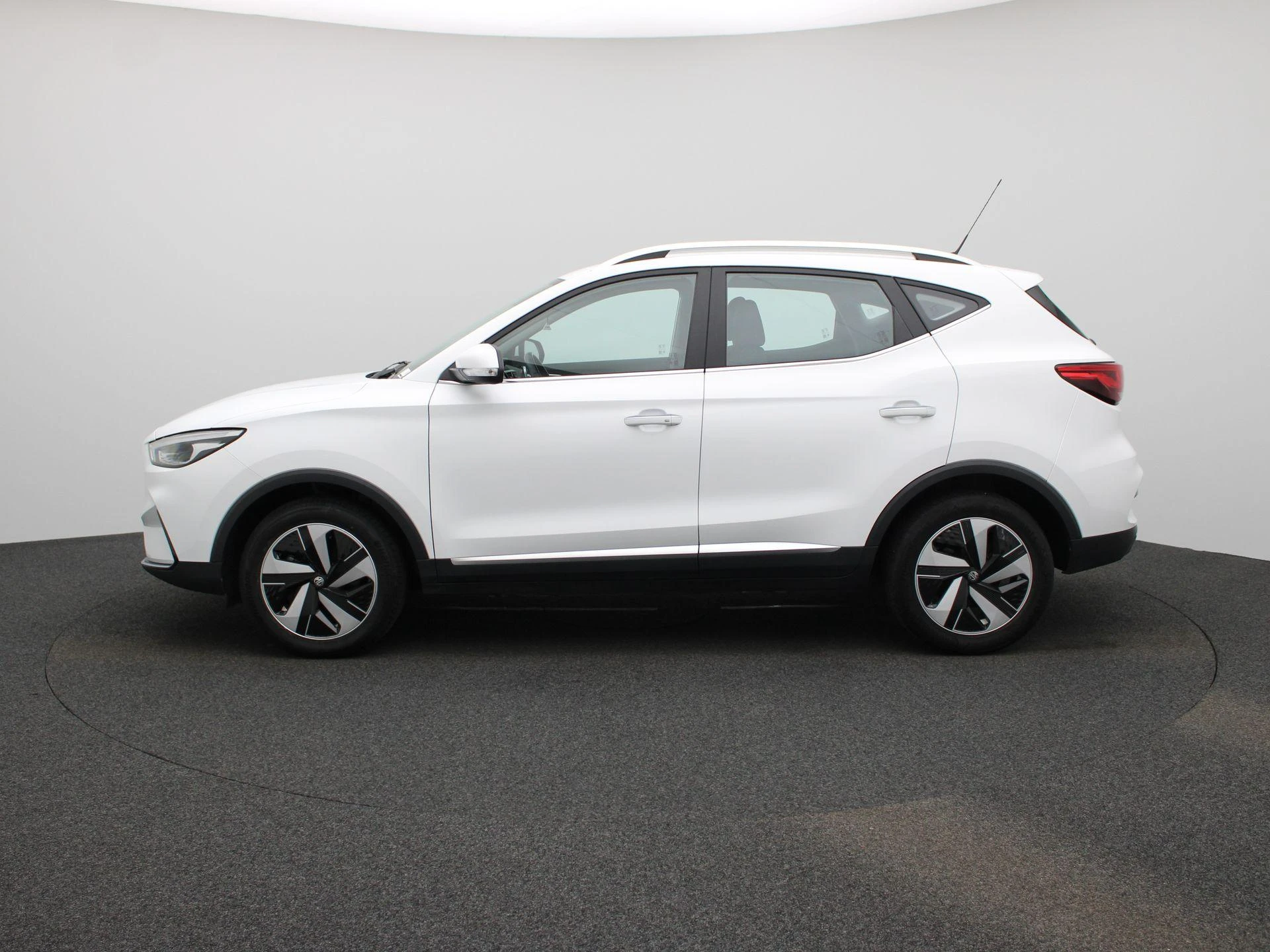 MG-ZS EV-image-3