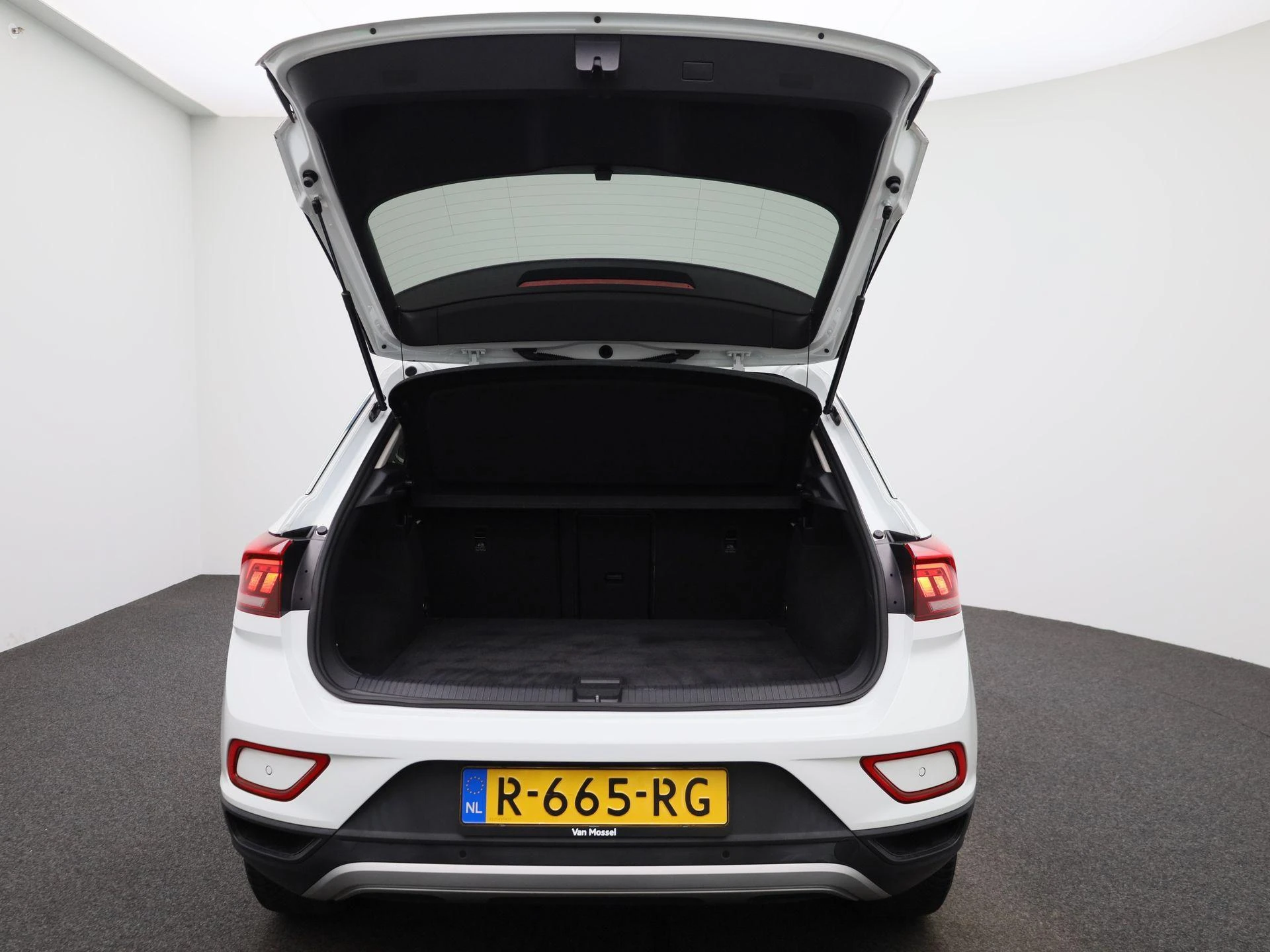 Volkswagen-T-Roc-image-10