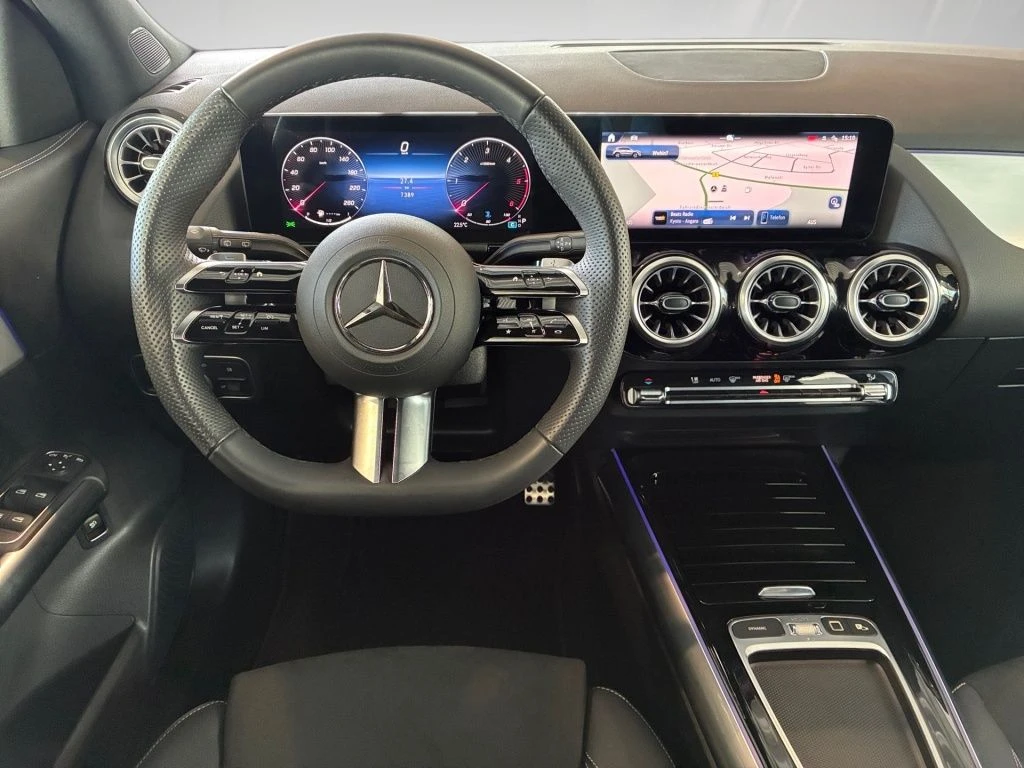 Mercedes-Benz-GLA 200 d-image-10