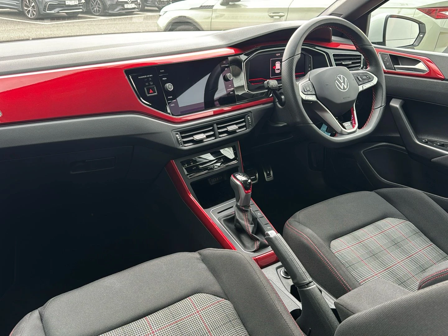 Volkswagen-Polo-image-1
