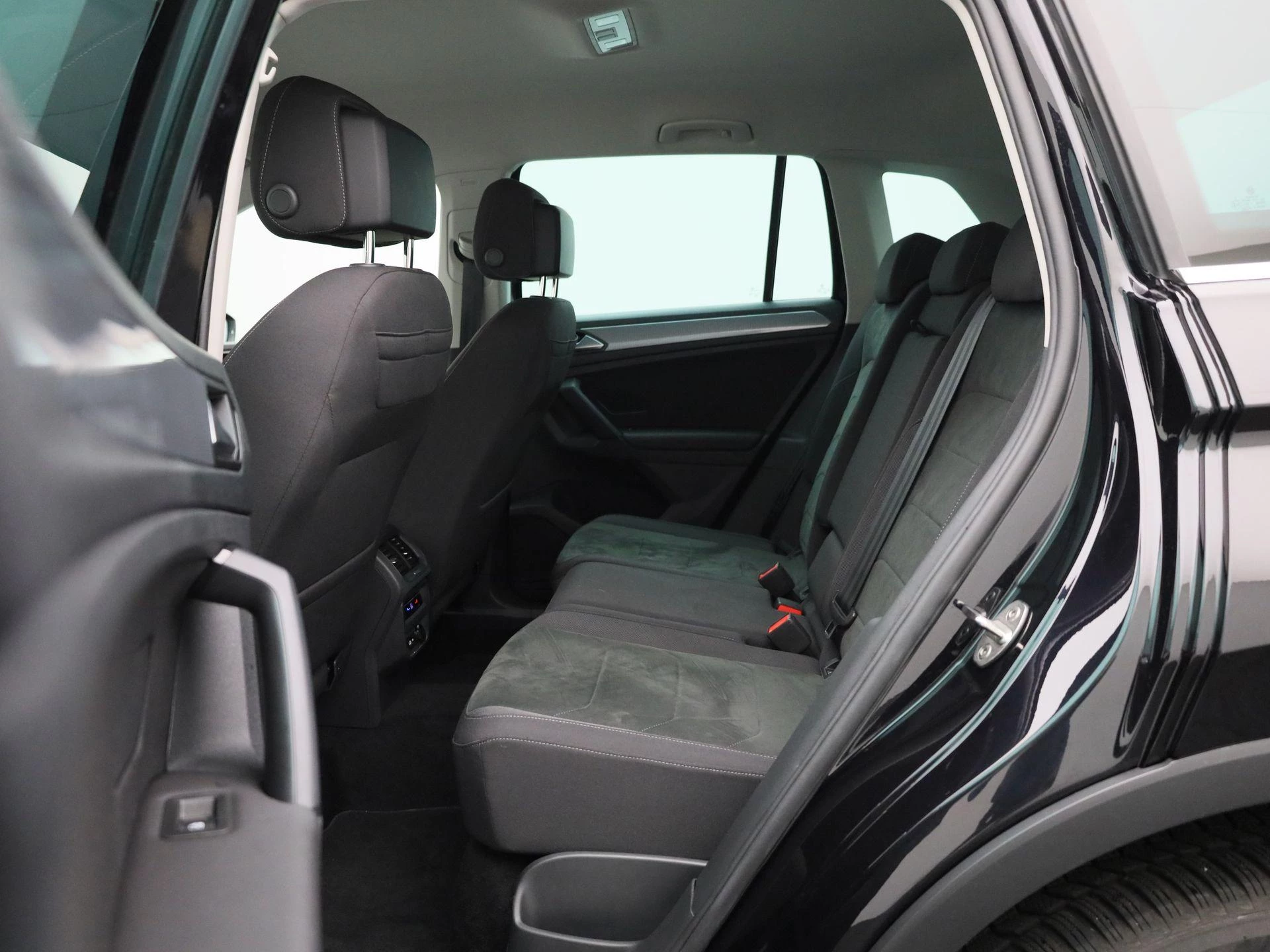 Volkswagen-Tiguan-image-11