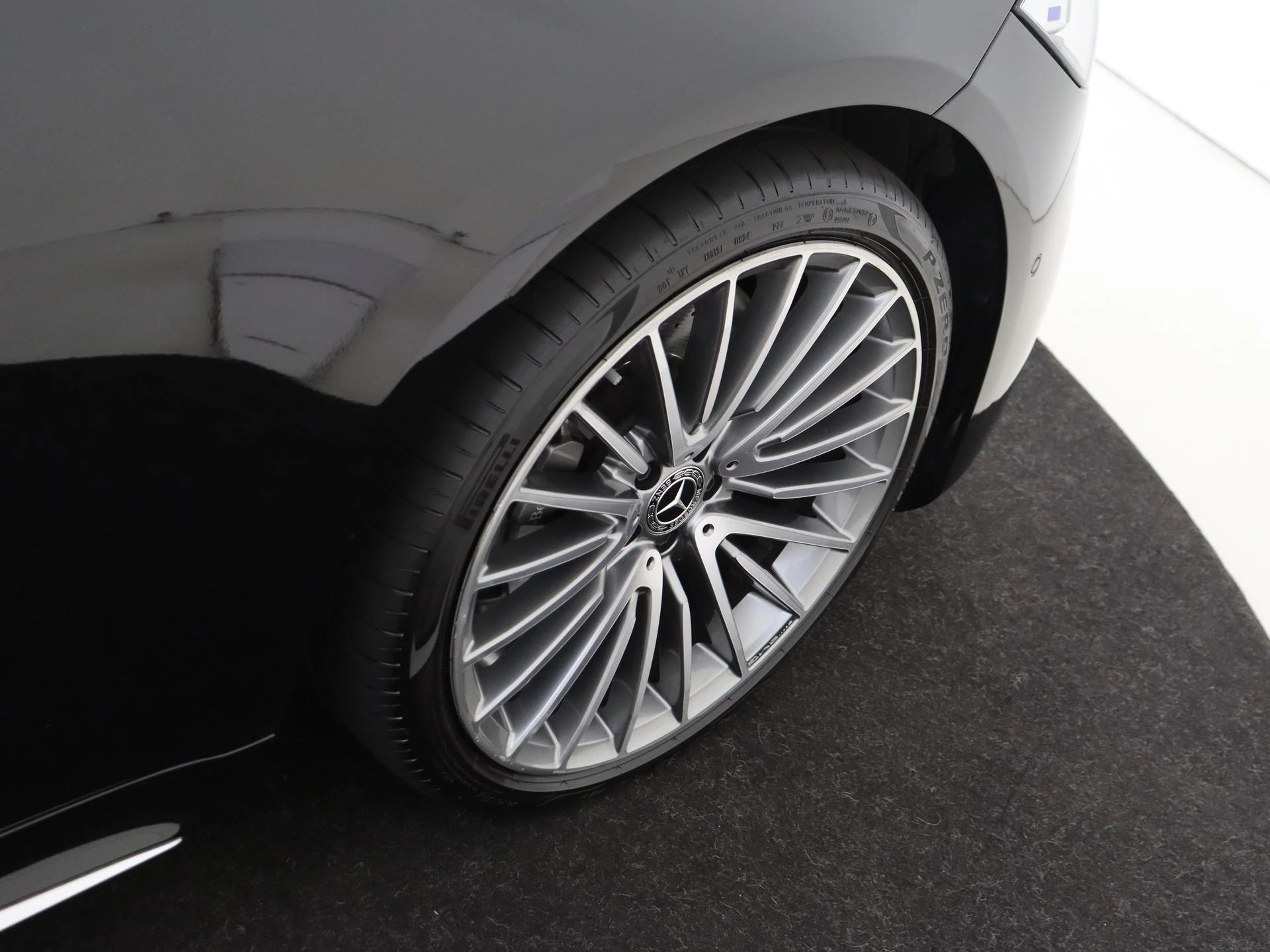 Mercedes-Benz-S-Klasse-image-4