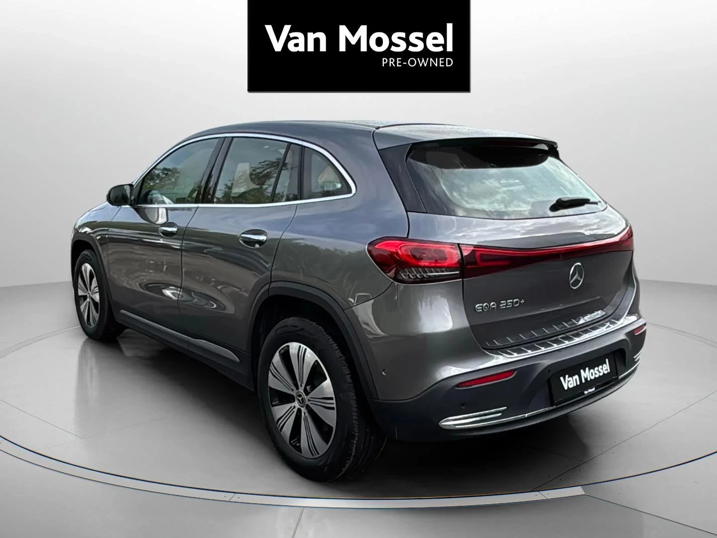 Mercedes-Benz-EQA-image-2