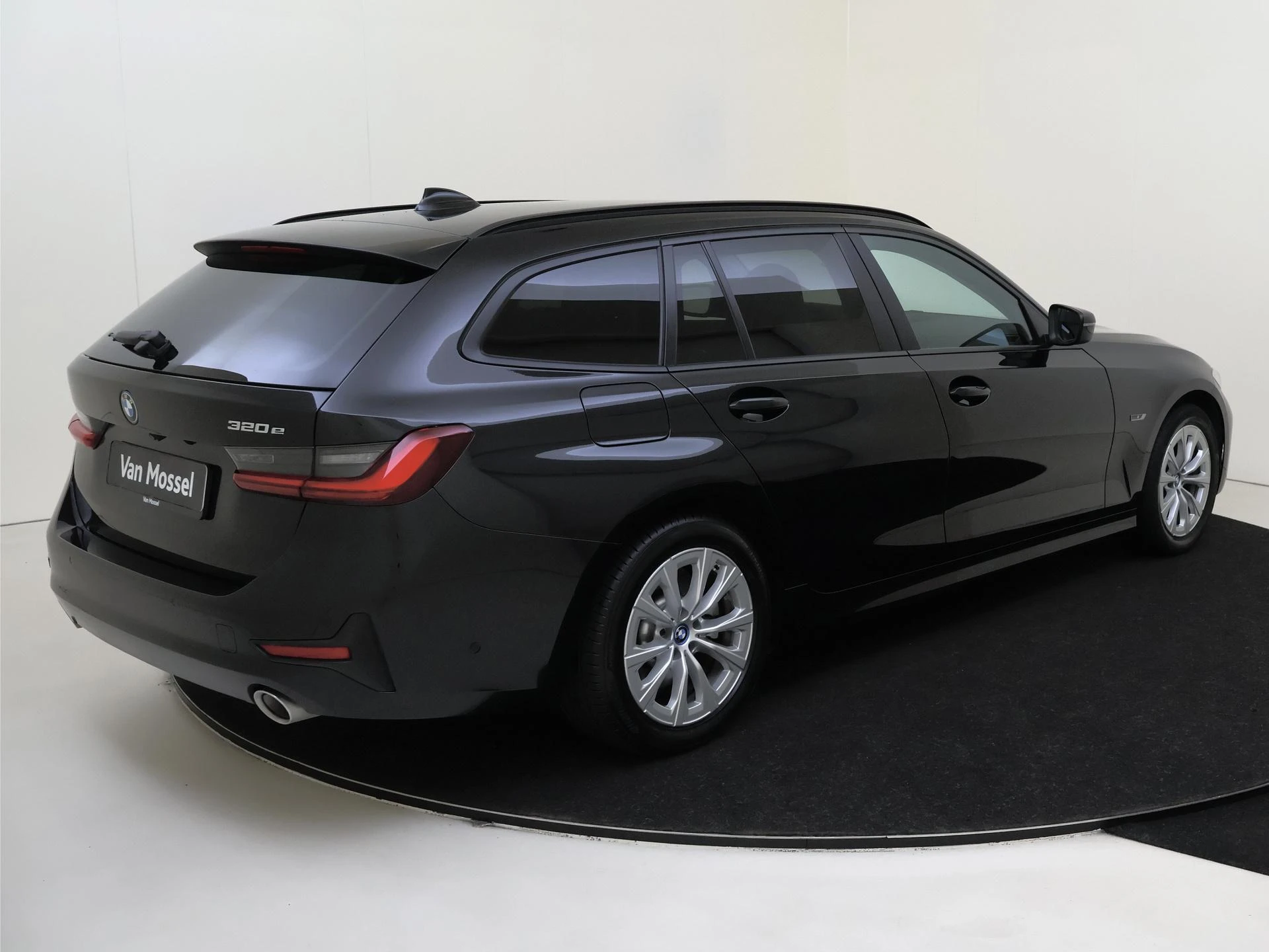 BMW-3 Serie-image-3