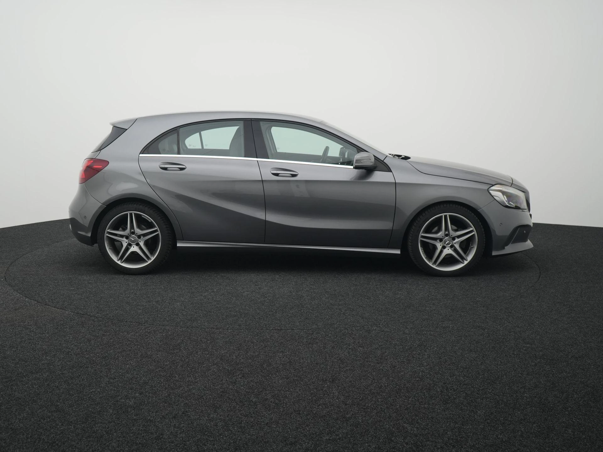 Mercedes-Benz-A-Klasse-image-5