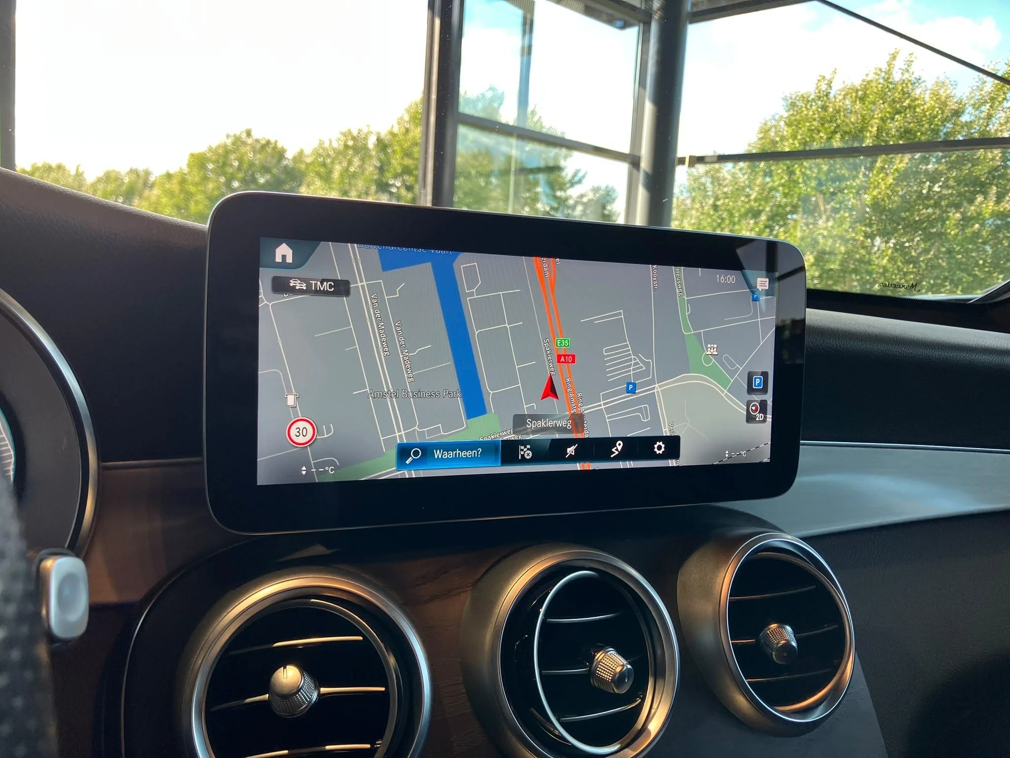 Mercedes-Benz-GLC-image-12