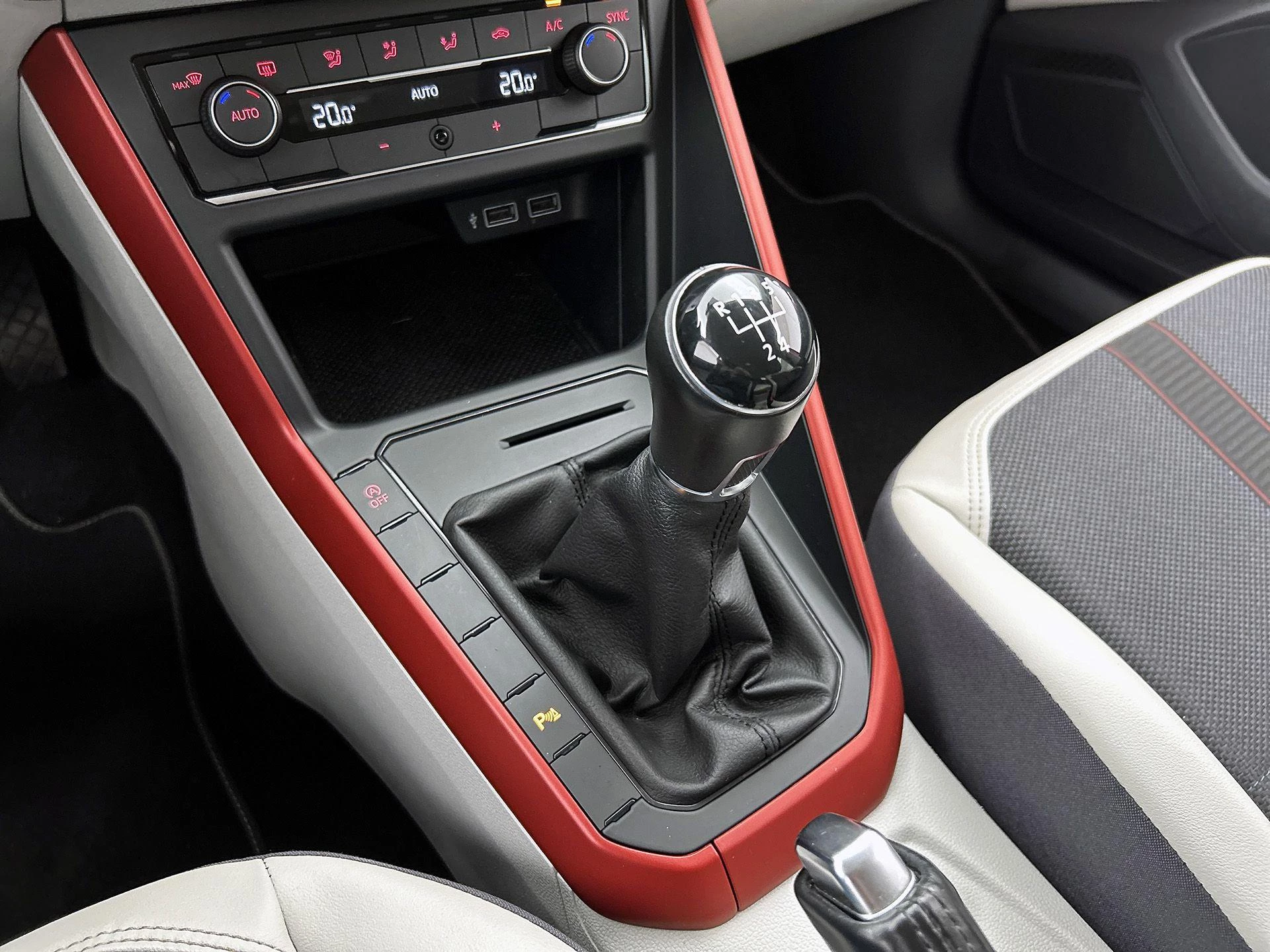 Volkswagen-Polo-image-28