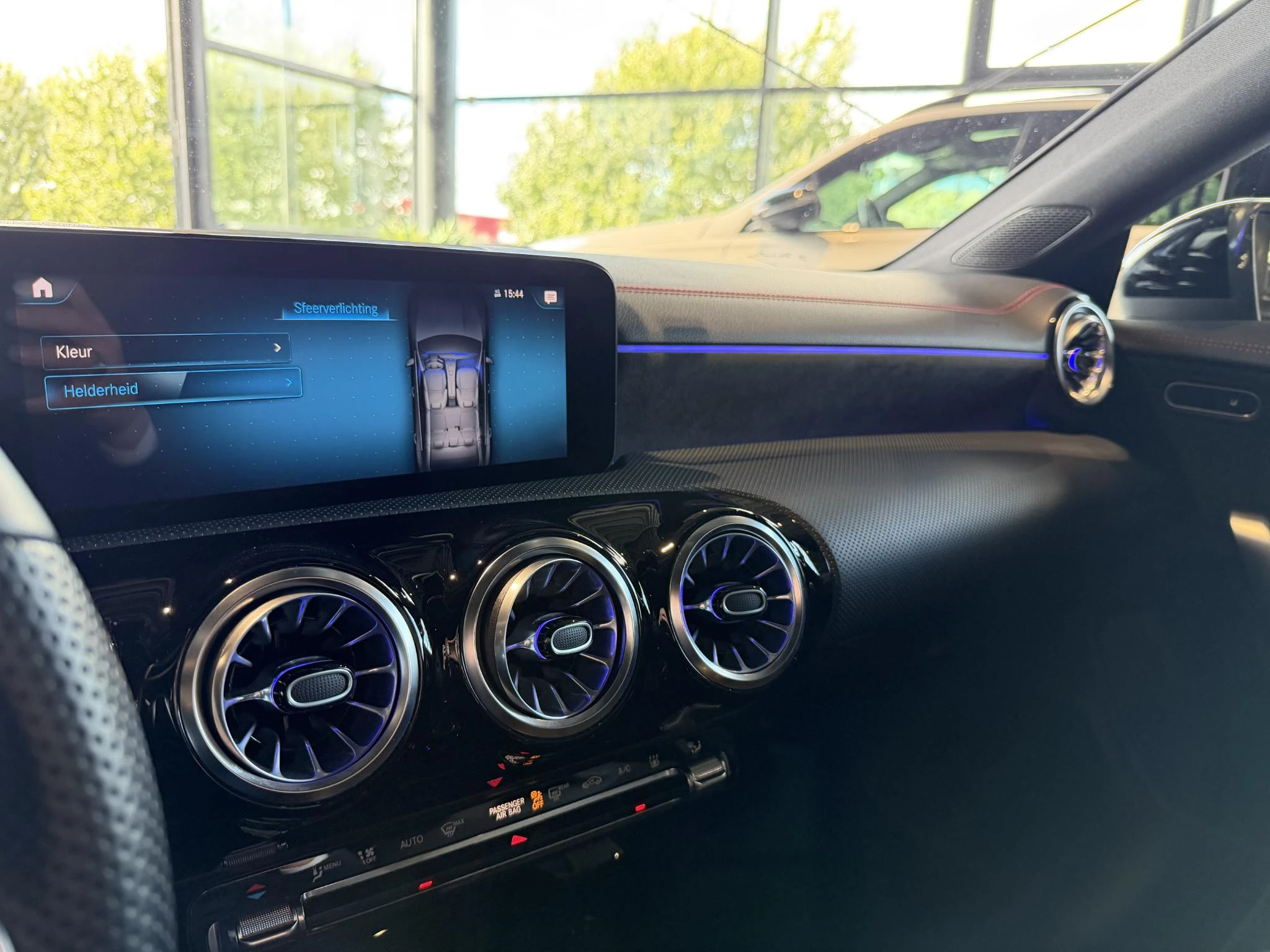 Mercedes-Benz-CLA-image-14