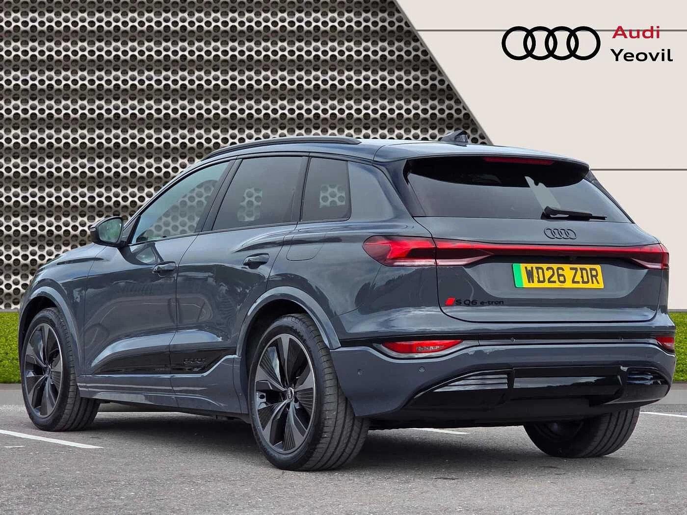 Audi-SQ6 e-tron-image-2