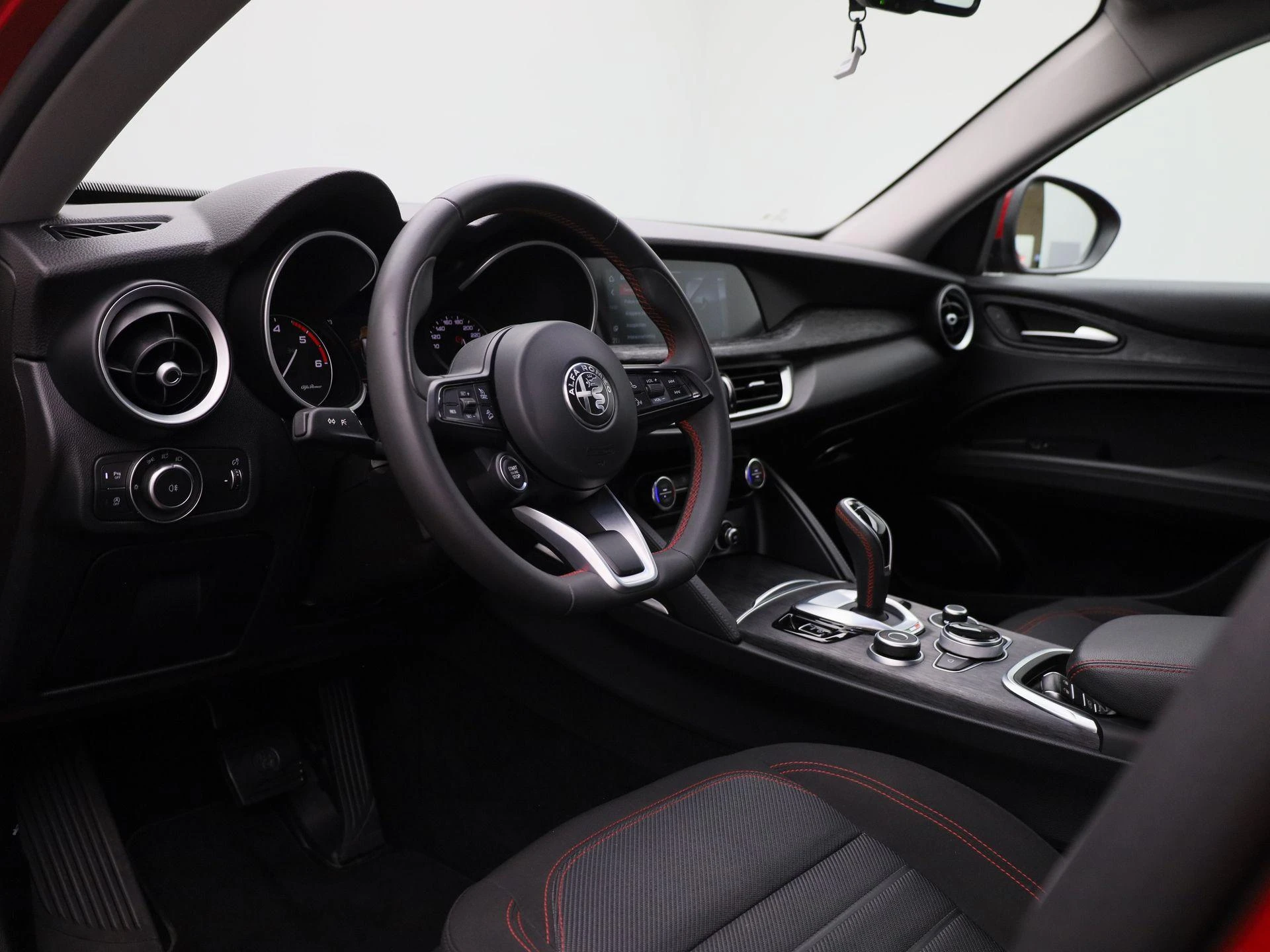 Alfa Romeo-Stelvio-image-33