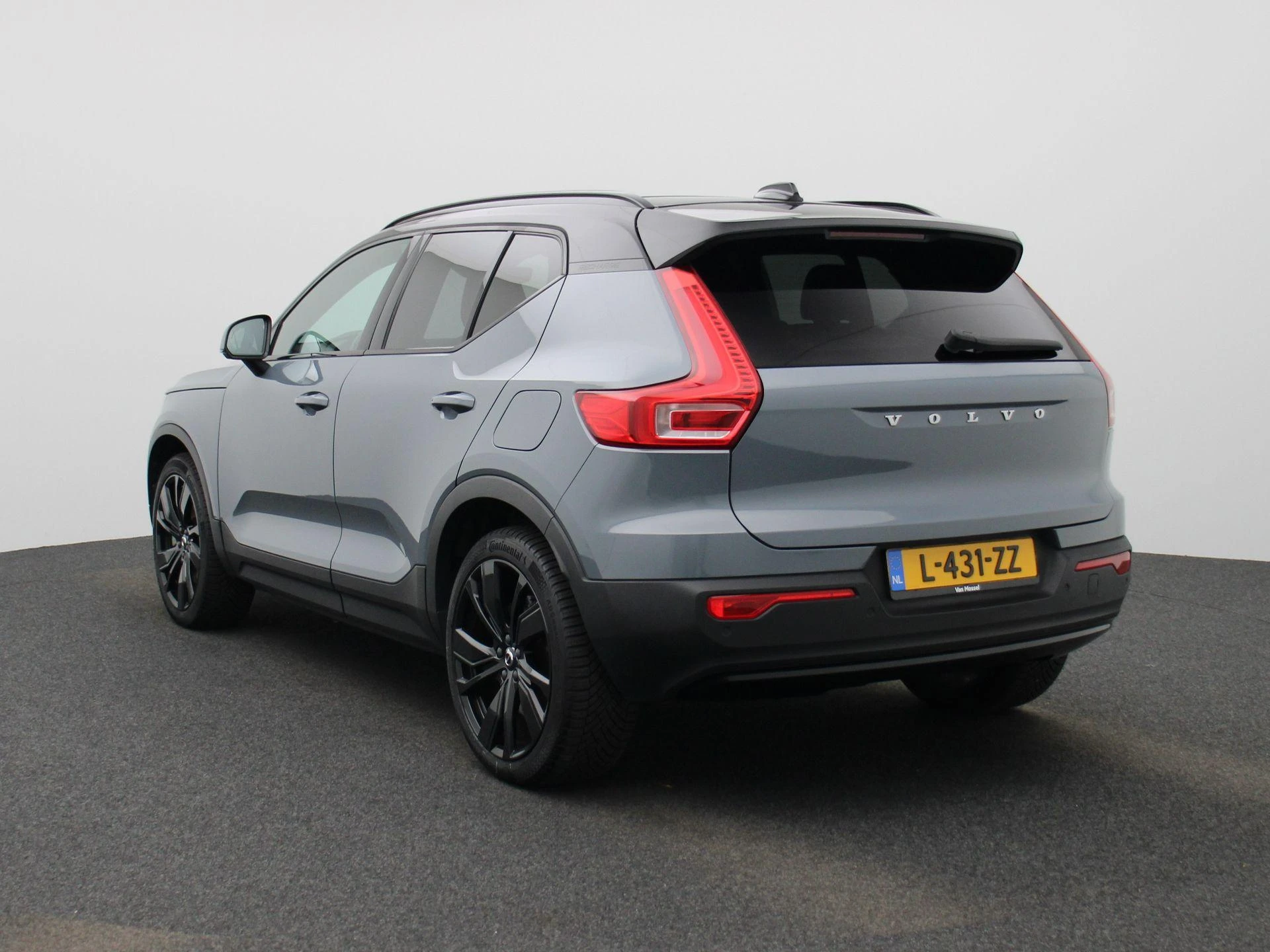 Volvo-XC40-image-1
