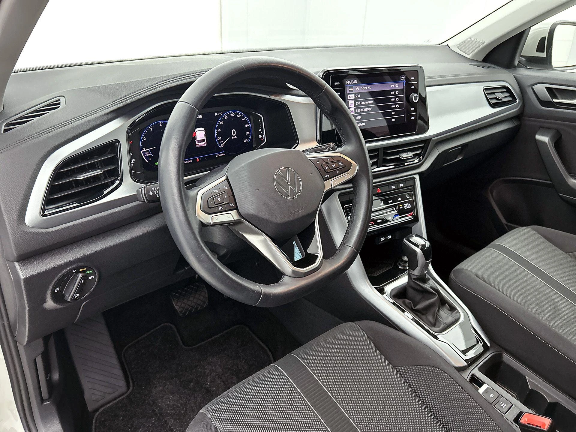 Volkswagen-T-Roc-image-22