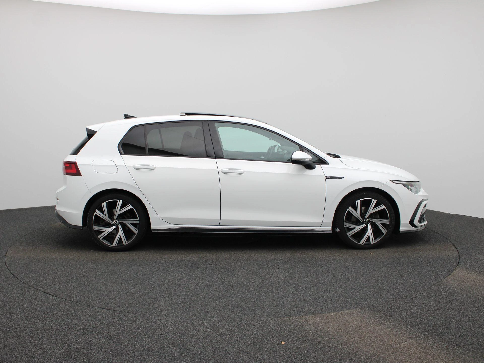 Volkswagen-Golf-image-5