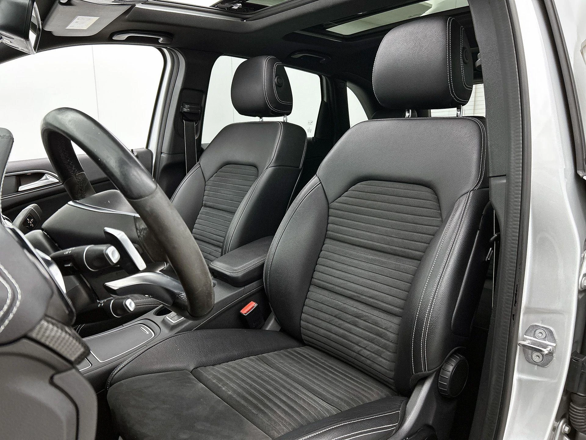 Mercedes-Benz-B-Klasse-image-35