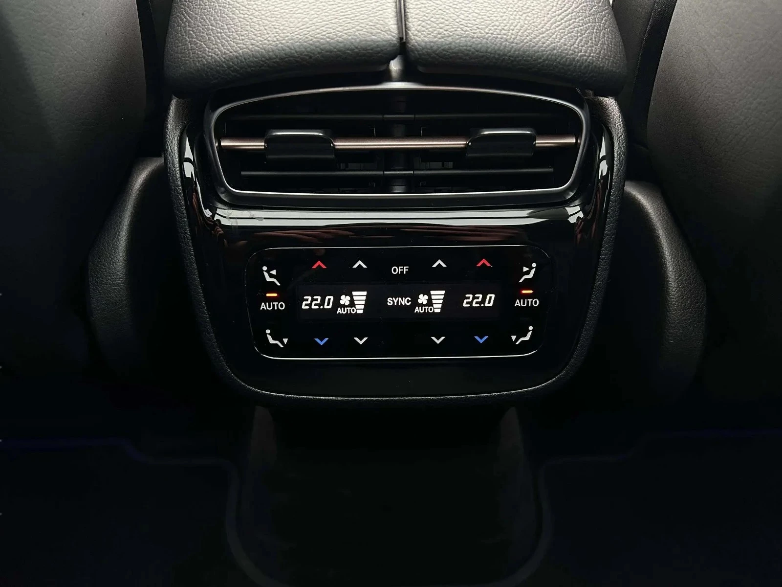 Mercedes-Benz-EQE-image-19